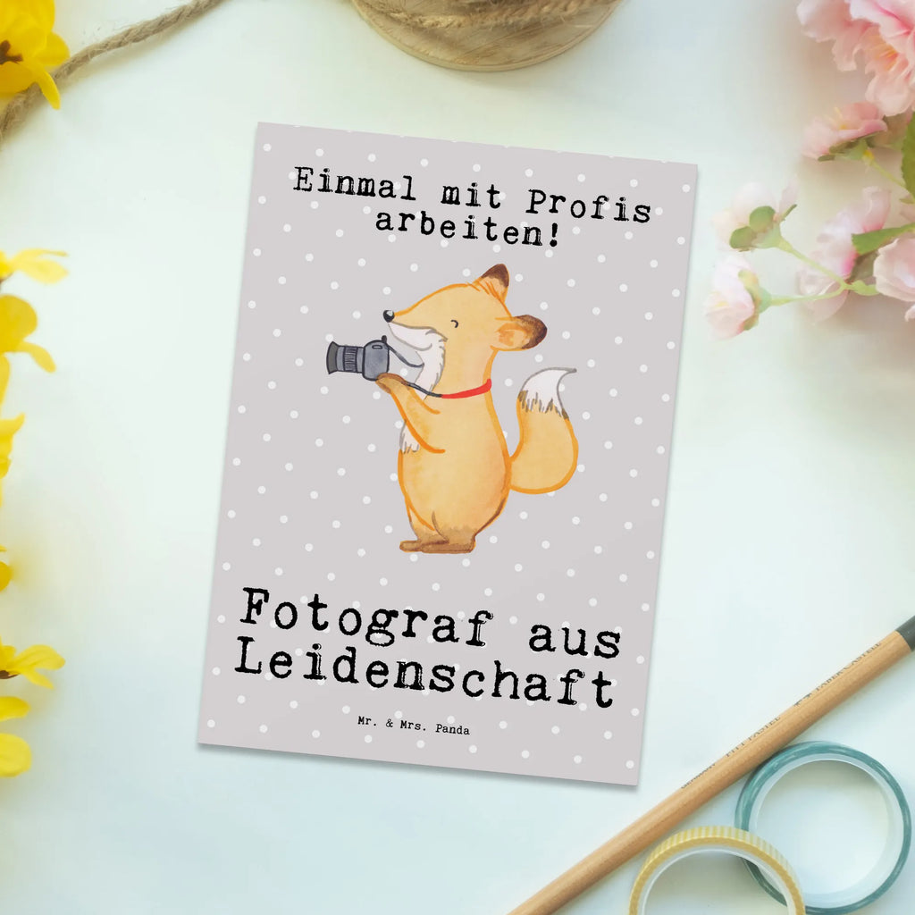 Postkarte Fotograf aus Leidenschaft Postkarte, Karte, Geschenkkarte, Grußkarte, Einladung, Ansichtskarte, Geburtstagskarte, Einladungskarte, Dankeskarte, Ansichtskarten, Einladung Geburtstag, Einladungskarten Geburtstag, Beruf, Ausbildung, Jubiläum, Abschied, Rente, Kollege, Kollegin, Geschenk, Schenken, Arbeitskollege, Mitarbeiter, Firma, Danke, Dankeschön, Fotograf, Fotoreporter, Hobbyfotograf, Hochzeitsfotograf, Fotografie, Profi Fotograf