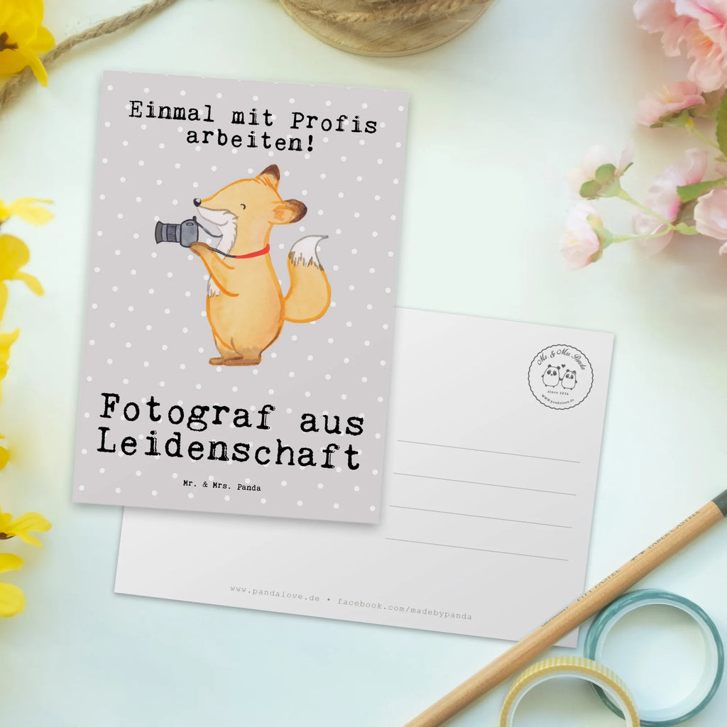 Postkarte Fotograf aus Leidenschaft Postkarte, Karte, Geschenkkarte, Grußkarte, Einladung, Ansichtskarte, Geburtstagskarte, Einladungskarte, Dankeskarte, Ansichtskarten, Einladung Geburtstag, Einladungskarten Geburtstag, Beruf, Ausbildung, Jubiläum, Abschied, Rente, Kollege, Kollegin, Geschenk, Schenken, Arbeitskollege, Mitarbeiter, Firma, Danke, Dankeschön, Fotograf, Fotoreporter, Hobbyfotograf, Hochzeitsfotograf, Fotografie, Profi Fotograf