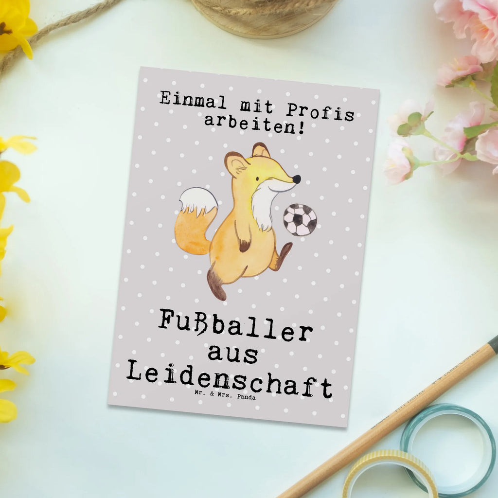 Postkarte Fußballer aus Leidenschaft Postkarte, Karte, Geschenkkarte, Grußkarte, Einladung, Ansichtskarte, Geburtstagskarte, Einladungskarte, Dankeskarte, Ansichtskarten, Einladung Geburtstag, Einladungskarten Geburtstag, Beruf, Ausbildung, Jubiläum, Abschied, Rente, Kollege, Kollegin, Geschenk, Schenken, Arbeitskollege, Mitarbeiter, Firma, Danke, Dankeschön, Fußballer, Fußballspieler, Profi Fußballer, Fußballspiel, Glücksbringer