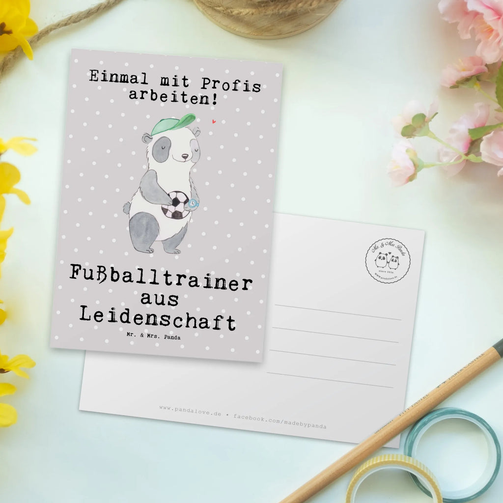 Postkarte Fußballtrainer aus Leidenschaft Postkarte, Karte, Geschenkkarte, Grußkarte, Einladung, Ansichtskarte, Geburtstagskarte, Einladungskarte, Dankeskarte, Ansichtskarten, Einladung Geburtstag, Einladungskarten Geburtstag, Beruf, Ausbildung, Jubiläum, Abschied, Rente, Kollege, Kollegin, Geschenk, Schenken, Arbeitskollege, Mitarbeiter, Firma, Danke, Dankeschön, Fußballtrainer, Fußballspiel, Glücksbringer, Verein Fußball