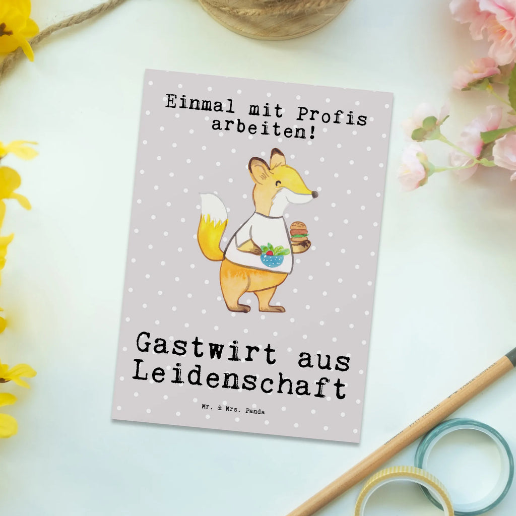 Postkarte Gastwirt aus Leidenschaft Postkarte, Karte, Geschenkkarte, Grußkarte, Einladung, Ansichtskarte, Geburtstagskarte, Einladungskarte, Dankeskarte, Ansichtskarten, Einladung Geburtstag, Einladungskarten Geburtstag, Beruf, Ausbildung, Jubiläum, Abschied, Rente, Kollege, Kollegin, Geschenk, Schenken, Arbeitskollege, Mitarbeiter, Firma, Danke, Dankeschön, Kneipenwirt, Gastwirt, Gaststätte, Kneipe, Eröffnung, Barkeeper, Bartender, Rum, Bar