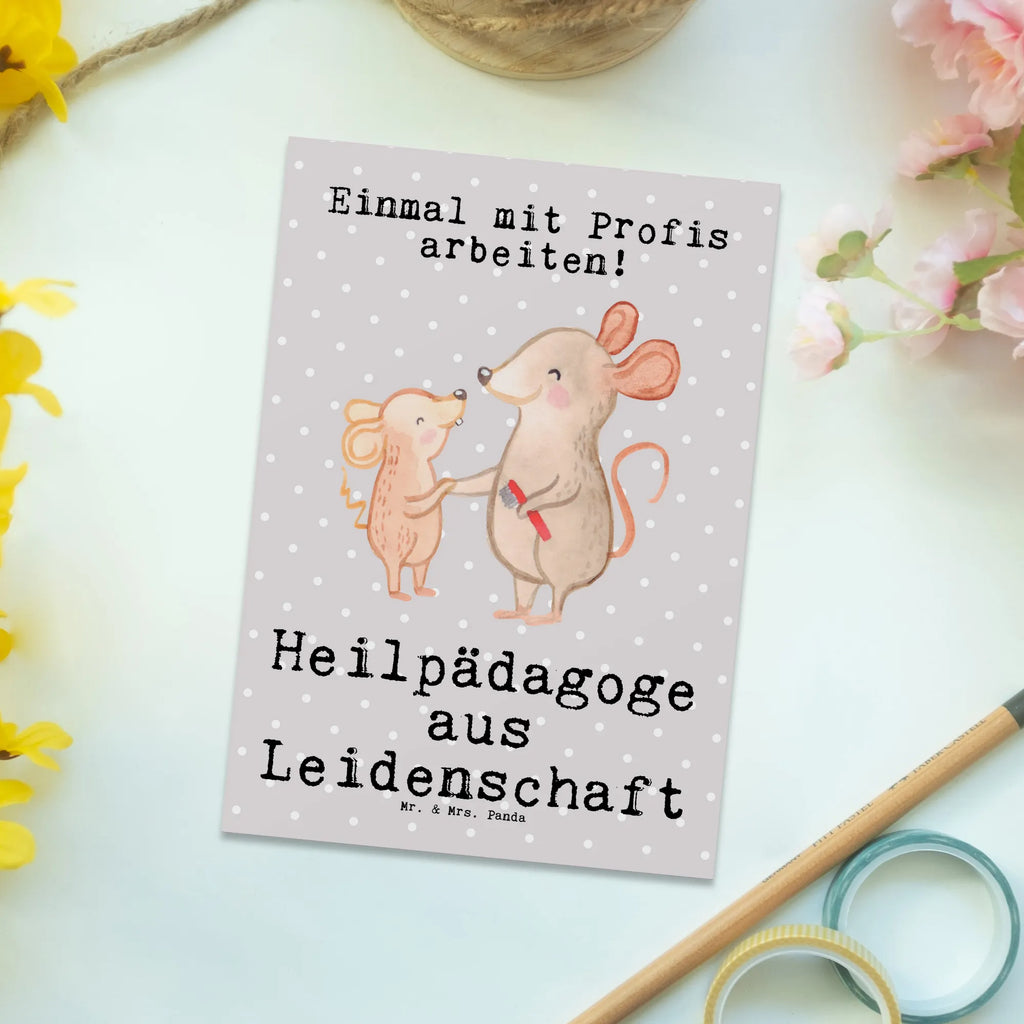 Postkarte Heilpädagoge aus Leidenschaft Postkarte, Karte, Geschenkkarte, Grußkarte, Einladung, Ansichtskarte, Geburtstagskarte, Einladungskarte, Dankeskarte, Ansichtskarten, Einladung Geburtstag, Einladungskarten Geburtstag, Beruf, Ausbildung, Jubiläum, Abschied, Rente, Kollege, Kollegin, Geschenk, Schenken, Arbeitskollege, Mitarbeiter, Firma, Danke, Dankeschön, Heilpädagoge, Heilpädagogik, Studium