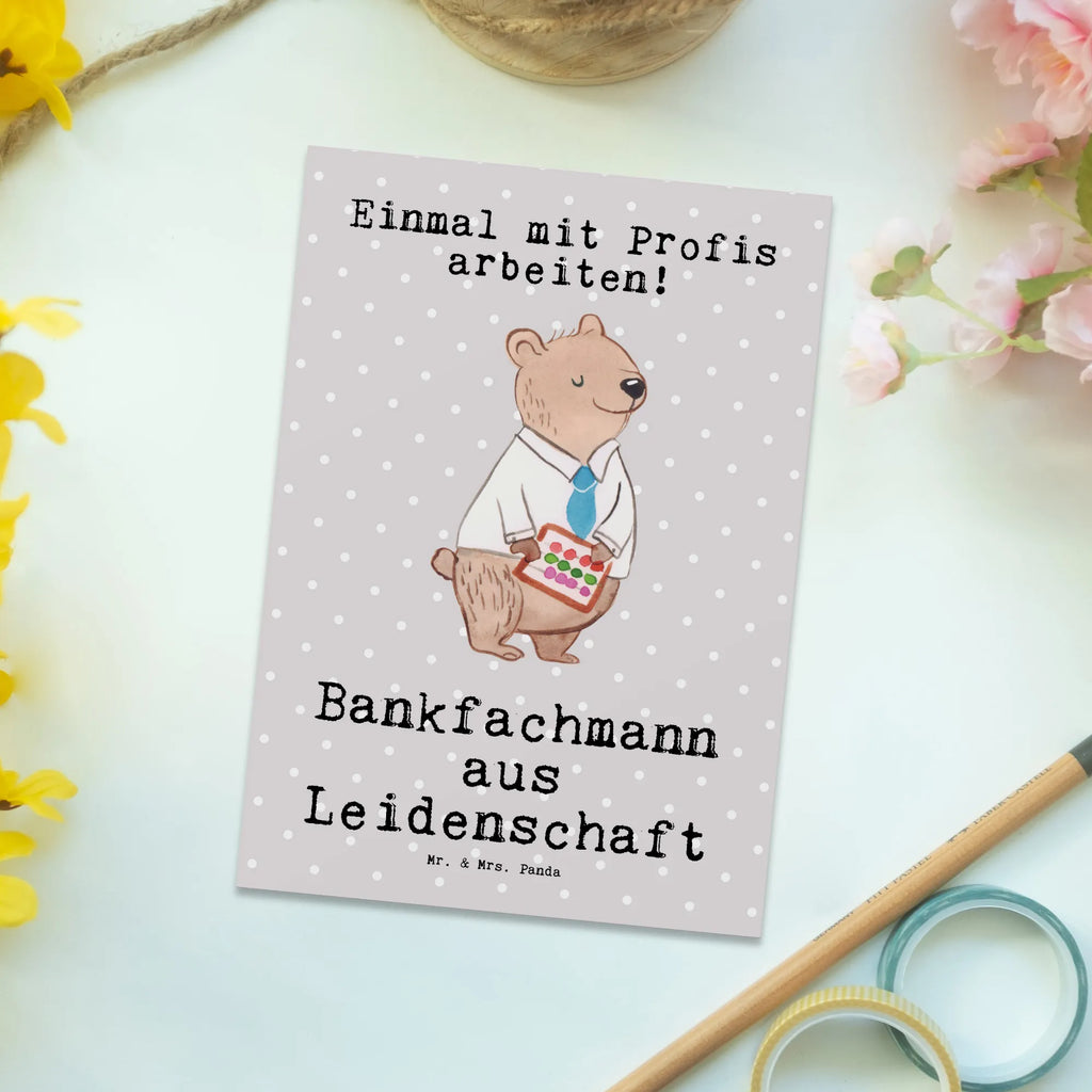 Postkarte Bankfachmann aus Leidenschaft Postkarte, Karte, Geschenkkarte, Grußkarte, Einladung, Ansichtskarte, Geburtstagskarte, Einladungskarte, Dankeskarte, Ansichtskarten, Einladung Geburtstag, Einladungskarten Geburtstag, Beruf, Ausbildung, Jubiläum, Abschied, Rente, Kollege, Kollegin, Geschenk, Schenken, Arbeitskollege, Mitarbeiter, Firma, Danke, Dankeschön, Bankfachmann, Bankangestellter, Bänker, Bankberater