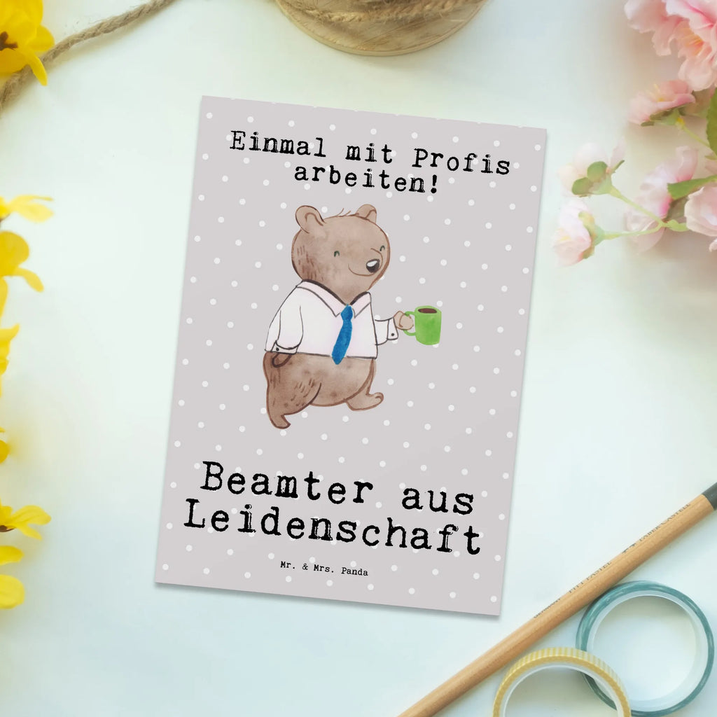 Postkarte Beamter aus Leidenschaft Postkarte, Karte, Geschenkkarte, Grußkarte, Einladung, Ansichtskarte, Geburtstagskarte, Einladungskarte, Dankeskarte, Ansichtskarten, Einladung Geburtstag, Einladungskarten Geburtstag, Beruf, Ausbildung, Jubiläum, Abschied, Rente, Kollege, Kollegin, Geschenk, Schenken, Arbeitskollege, Mitarbeiter, Firma, Danke, Dankeschön, Beamter, Verbeamtung, Beamtentum, öffentlicher Dienst, Studium, Amt