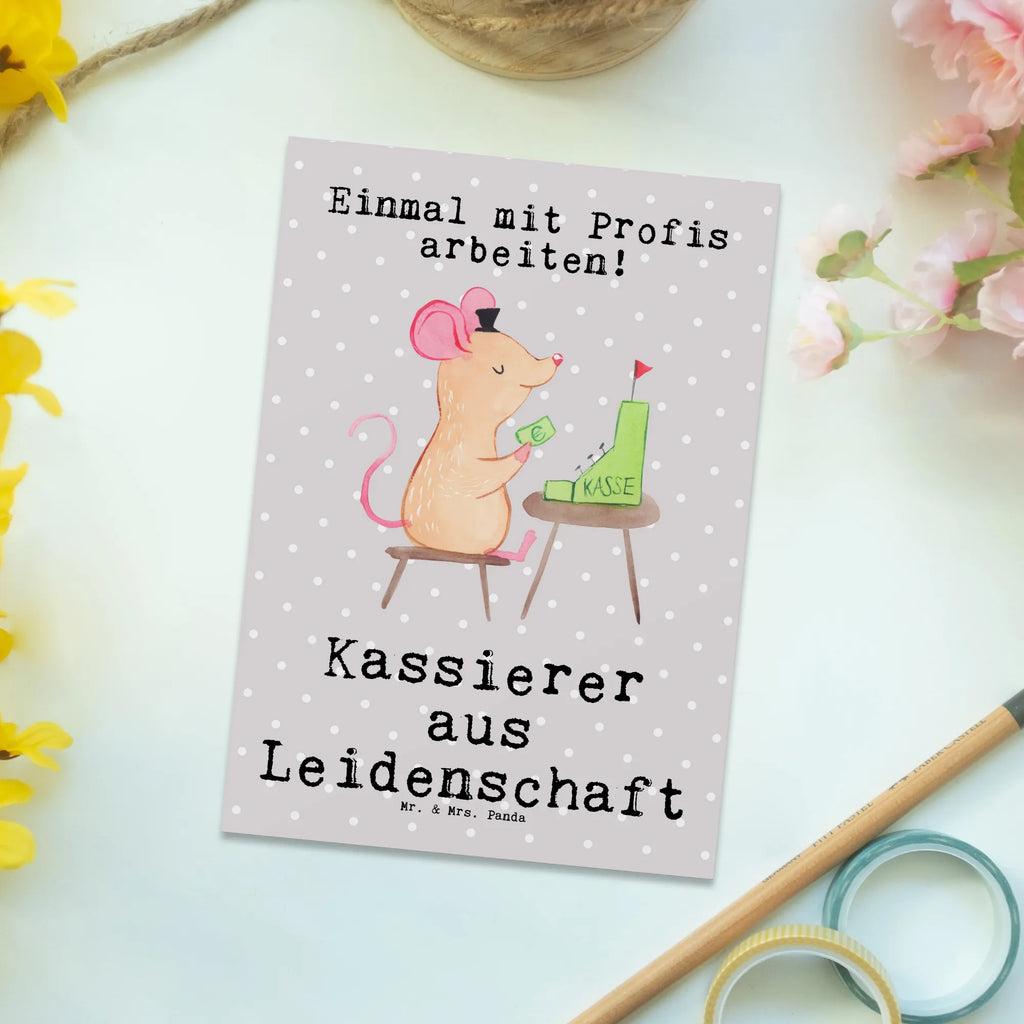 Postkarte Kassierer Leidenschaft Postkarte, Karte, Geschenkkarte, Grußkarte, Einladung, Ansichtskarte, Geburtstagskarte, Einladungskarte, Dankeskarte, Ansichtskarten, Einladung Geburtstag, Einladungskarten Geburtstag, Beruf, Ausbildung, Jubiläum, Abschied, Rente, Kollege, Kollegin, Geschenk, Schenken, Arbeitskollege, Mitarbeiter, Firma, Danke, Dankeschön, Kassierer, Kassenwart, Mitarbeiter Kasse