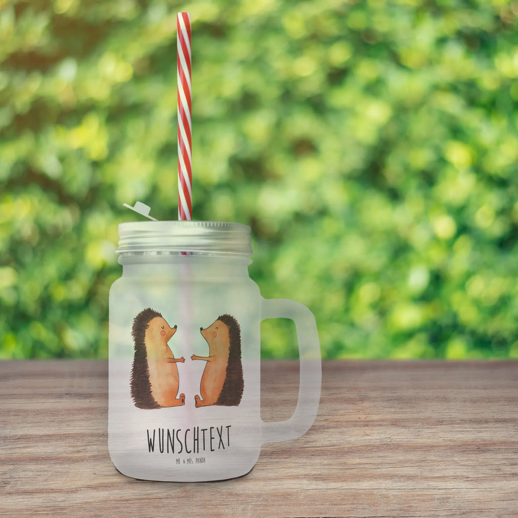 Personalisiertes Trinkglas Mason Jar Igel Liebe Personalisiertes Mason Jar, Personalisiertes Glas, Personalisiertes Trinkglas, Personalisiertes Henkelglas, Personalisiertes Sommerglas, Personalisiertes Einmachglas, Personalisiertes Cocktailglas, Personalisiertes Cocktail-Glas, mit Namen, Wunschtext, Wunschnamen, Mason Jar selbst bedrucken, Wunschglas mit Namen, Bedrucktes Trinkglas, Geschenk mit Namen, Liebe, Partner, Freund, Freundin, Ehemann, Ehefrau, Heiraten, Verlobung, Heiratsantrag, Liebesgeschenk, Jahrestag, Hocheitstag, Verliebt, Verlobt, Verheiratet, Geschenk, Liebesbeweis, Hochzeitstag, Hochzeit, Igel