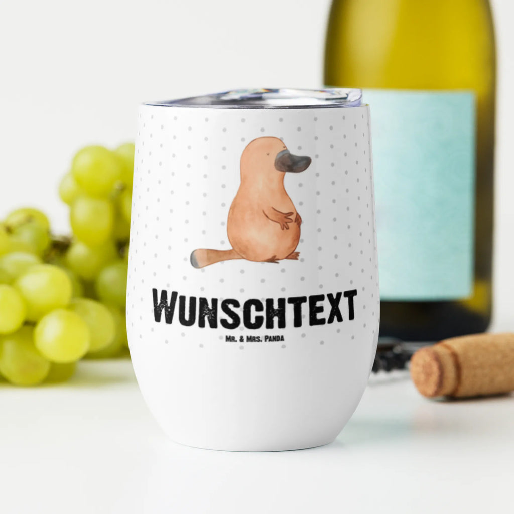 Personalisierter Weinbecher Schnabeltier mutig Personalisierter Weinbecher, Personalisierter Glühwein Becher, Heißgetränke, Personalisierter Trinkbecher, Personalisierter Weinkelch, Personalisiertes Weingläser, hochwertiger Weinbecher, Weinbecher Reisen, Weinbecher unterwegs, Personalisertes Sommerglas, mit Namen, Wunschtext, Personalisierung, selbst bedrucken, Personalisiertes Weinglas, Meerestiere, Meer, Urlaub, Schnabeltier, Mut, mutig, Lebensweisheit, Schnabeltiere, Motivation, Training, Büro, Arbeit, Neuanfang, Neustart, Weltreise, Raodtrip