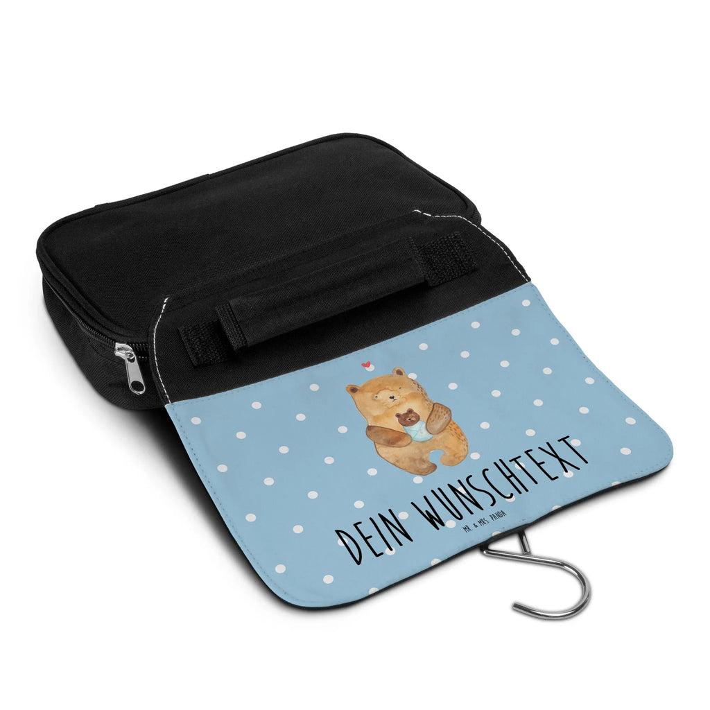 Personalisierter Kulturbeutel Bär Baby Personalisierter Kulturbeutel, Personalisierte Waschtasche, Personalisierte Kosmetiktasche, Damen, Herren, Personalisierte Aufbewahrungstasche, Personalisierte Schminktasche, Personalisierter Kosmetikbeutel, Personalisierter Organizer, Personalisierte Kulturtasche, Personalisierte Schminkutensil, Personalisierung, Wunschtext, Wunschname, Selbst bedrucken, Kulturbeutel mit Namen, Bär, Teddy, Teddybär, Eltern, Mutter, Baby, Taufe, Geburt, Nichte, Neffe, Enkel, Enkelin, Täufling, Geburtstag, Glückwunsch