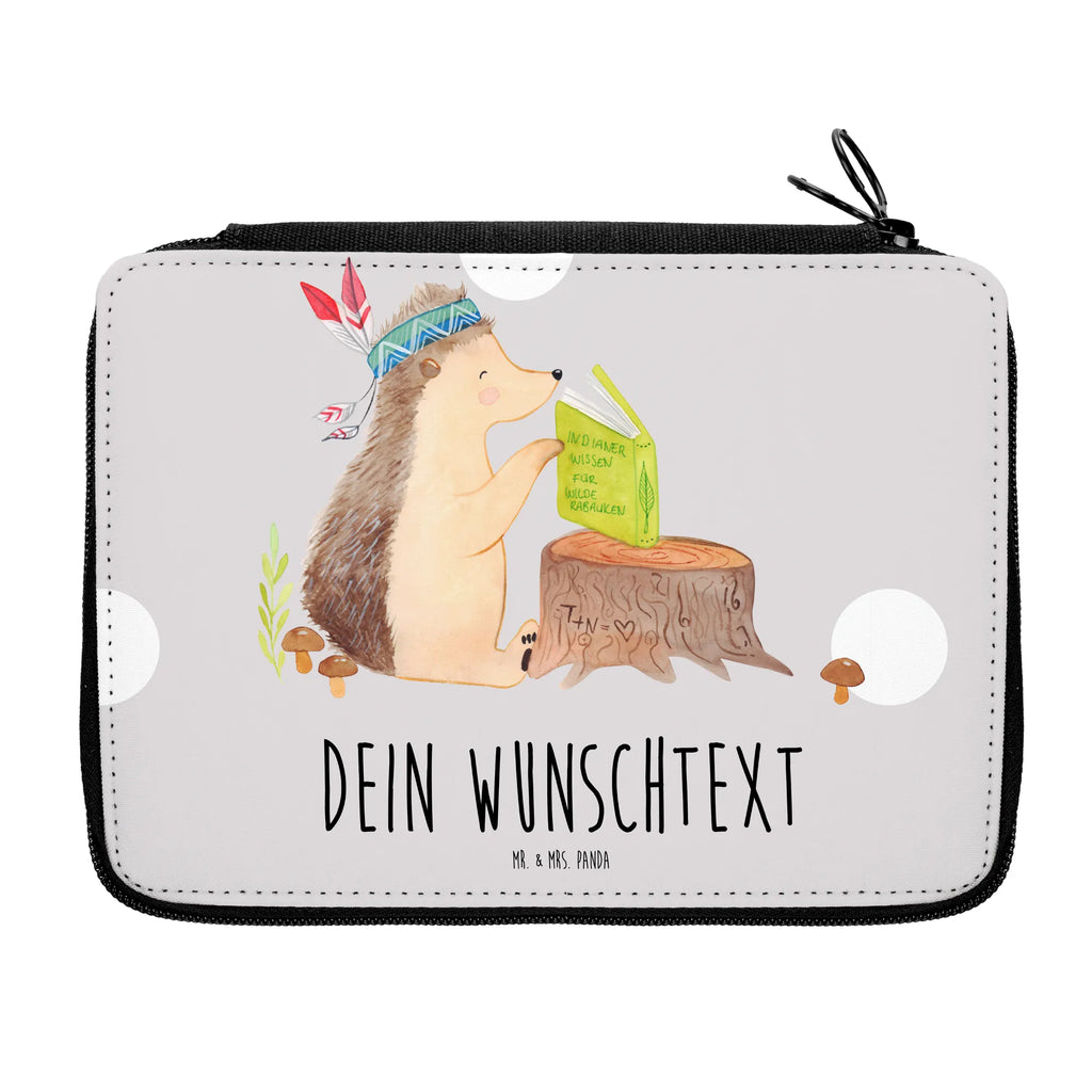 Personalisierte Federmappe Igel Indianer Personalisierte Federmappe, Personalisierte Stiftetasche, PersonalisierteS Stifte Etui, Schule, Einschulung, Geschenk, Kind, Schüler, Schülerin, Personalisierte Stifterolle, PersonalisierteS Federmäppchen, Motiv, Grundschule, Federmäppchen bedruckt, Büro Stifte Etui, Bestückte Federmappe, Kinder Federmappe, Federmappe Einschulung, Federmappe mit Namen, Stiftemappe mit Namen, Stifterolle mit Namen, Federmäppchen mit Namen, Waldtiere, Tiere, Igel, Indianer, Abenteuer, Lagerfeuer, Camping