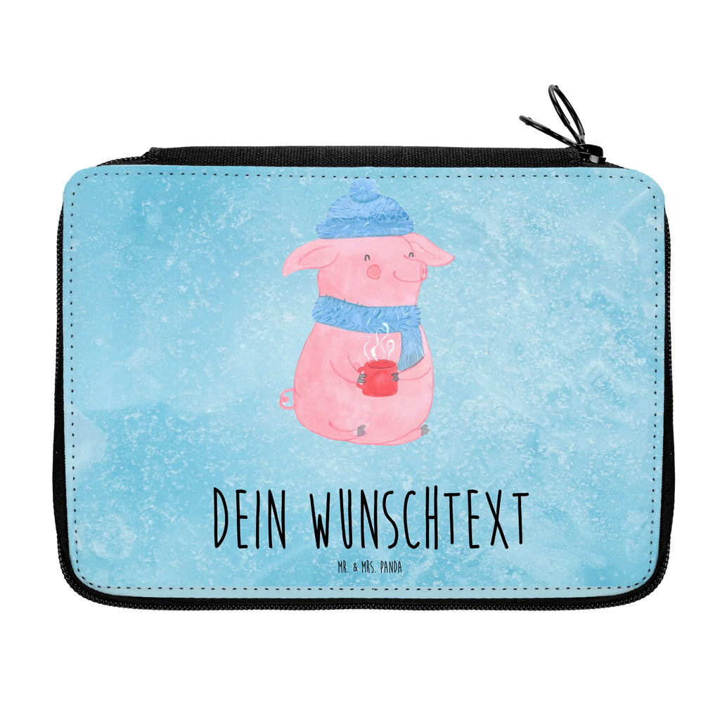 Personalisierte Federmappe Glühschwein Personalisierte Federmappe, Personalisierte Stiftetasche, PersonalisierteS Stifte Etui, Schule, Einschulung, Geschenk, Kind, Schüler, Schülerin, Personalisierte Stifterolle, PersonalisierteS Federmäppchen, Motiv, Grundschule, Federmäppchen bedruckt, Büro Stifte Etui, Bestückte Federmappe, Kinder Federmappe, Federmappe Einschulung, Federmappe mit Namen, Stiftemappe mit Namen, Stifterolle mit Namen, Federmäppchen mit Namen, Winter, Weihnachten, Weihnachtsdeko, Nikolaus, Advent, Heiligabend, Wintermotiv, Glühschwein, Glühwein, Weihnachtsmarkt, Punsch