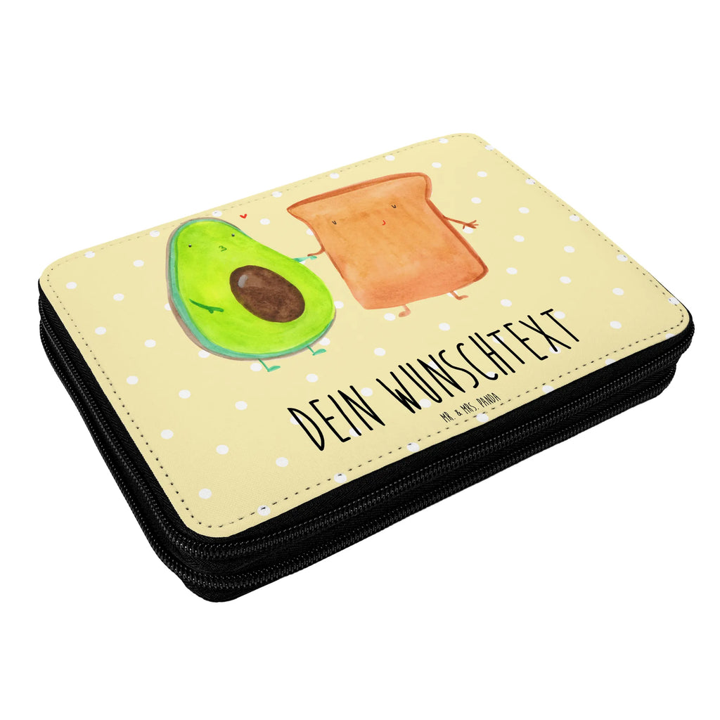 Personalisierte Federmappe Avocado + Toast Personalisierte Federmappe, Personalisierte Stiftetasche, PersonalisierteS Stifte Etui, Schule, Einschulung, Geschenk, Kind, Schüler, Schülerin, Personalisierte Stifterolle, PersonalisierteS Federmäppchen, Motiv, Grundschule, Federmäppchen bedruckt, Büro Stifte Etui, Bestückte Federmappe, Kinder Federmappe, Federmappe Einschulung, Federmappe mit Namen, Stiftemappe mit Namen, Stifterolle mit Namen, Federmäppchen mit Namen, Avocado, Veggie, Vegan, Gesund, Toast, Toastbrot, Liebespaar, Pärchen, Freund, Freundin, Verlobt, Verlobungsparty, Hochzeit, Hochzeitsgeschenk, Jahrestag, Jahrestagsgeschenk