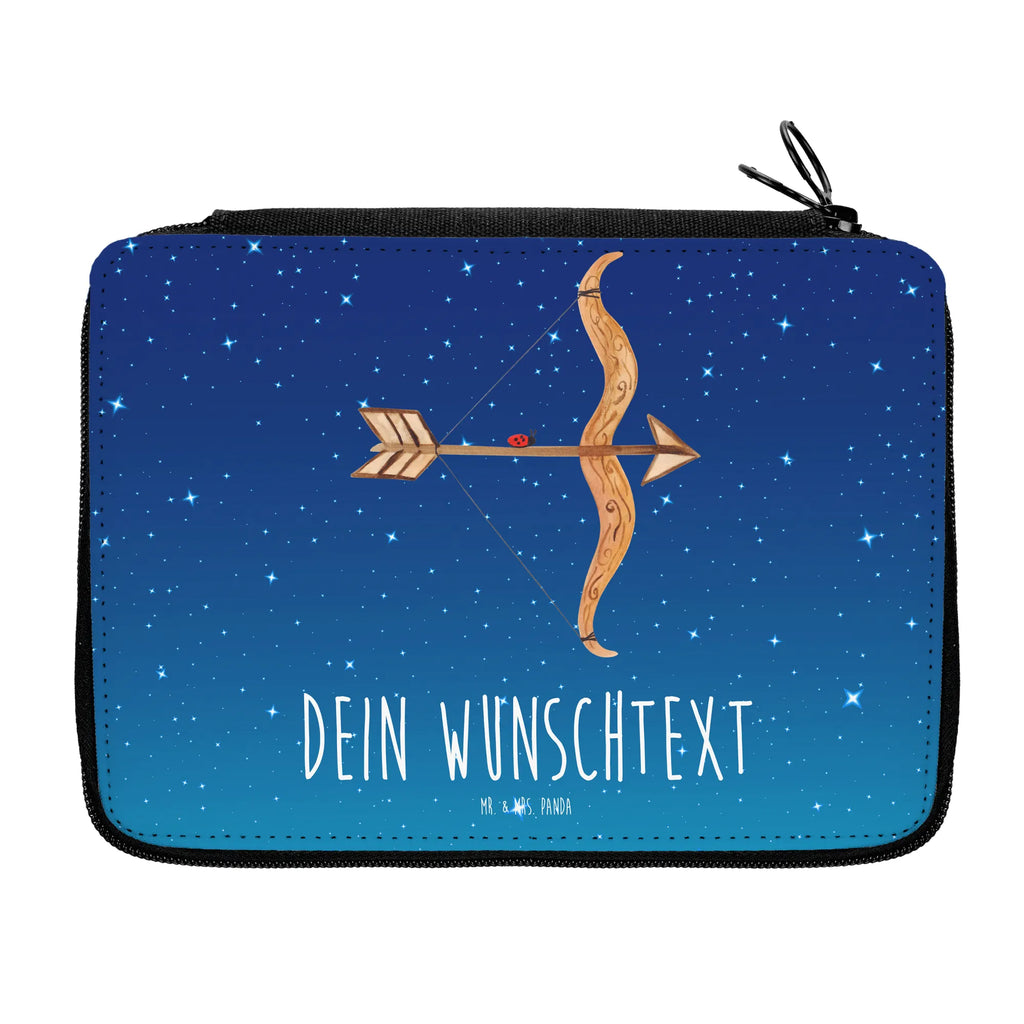 Personalisierte Federmappe Sternzeichen Schütze Personalisierte Federmappe, Personalisierte Stiftetasche, PersonalisierteS Stifte Etui, Schule, Einschulung, Geschenk, Kind, Schüler, Schülerin, Personalisierte Stifterolle, PersonalisierteS Federmäppchen, Motiv, Grundschule, Federmäppchen bedruckt, Büro Stifte Etui, Bestückte Federmappe, Kinder Federmappe, Federmappe Einschulung, Federmappe mit Namen, Stiftemappe mit Namen, Stifterolle mit Namen, Federmäppchen mit Namen, Tierkreiszeichen, Sternzeichen, Horoskop, Astrologie, Aszendent, Schütze, Schütze Geschenk, Schütze Sternzeichen, Geschenk November, Geschenk Dezember, Geburtstag November, Geburtstag Dezember, Geschenk Schützenfest