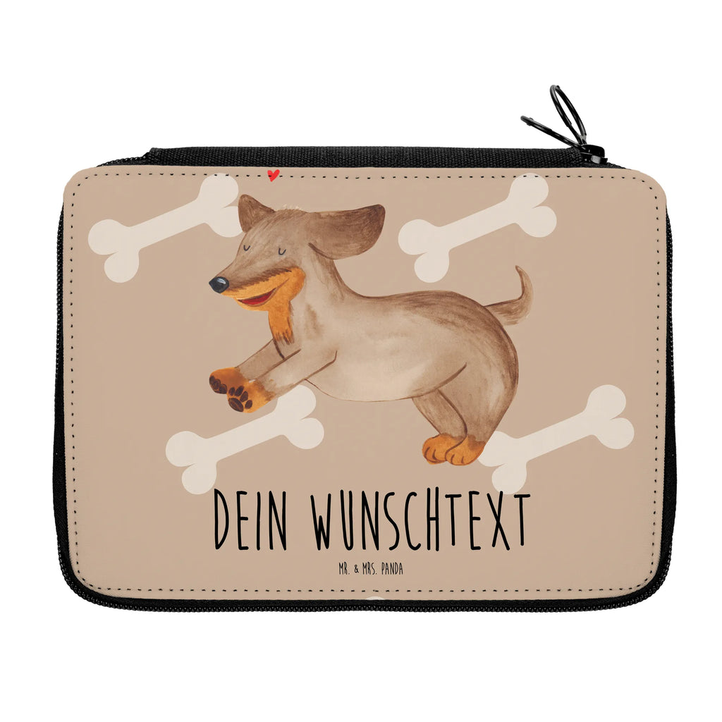 Personalisierte Federmappe Hund Dackel fröhlich Personalisierte Federmappe, Personalisierte Stiftetasche, PersonalisierteS Stifte Etui, Schule, Einschulung, Geschenk, Kind, Schüler, Schülerin, Personalisierte Stifterolle, PersonalisierteS Federmäppchen, Motiv, Grundschule, Federmäppchen bedruckt, Büro Stifte Etui, Bestückte Federmappe, Kinder Federmappe, Federmappe Einschulung, Federmappe mit Namen, Stiftemappe mit Namen, Stifterolle mit Namen, Federmäppchen mit Namen, Hund, Hundemotiv, Haustier, Hunderasse, Tierliebhaber, Hundebesitzer, Sprüche, Hunde, Dackel, Dachshund, happy dog