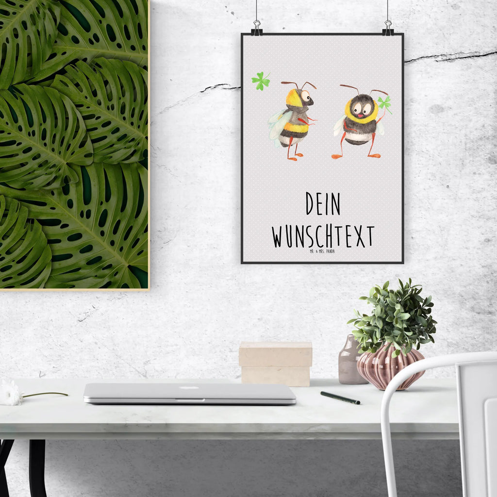 Personalisiertes Poster Bienen Paar Personalisiertes Poster, Personalisiertes Wandposter, Personalisiertes Bild, Personalisierte Wanddeko, Personalisiertes Küchenposter, Personalisiertes Kinderposter, Personalisierte Wanddeko Bild, Personalisierte Raumdekoration, Personalisierte Wanddekoration, Personalisiertes Handgemaltes Poster, Personalisiertes Designposter, Personalisierter Kunstdruck, Personalisierter Posterdruck, Poster mit Namen, Wandposter mit Namen, Bild mit Namen, Wanddeko mit Namen, Küchenposter mit Namen, Kinderposter mit Namen, Wanddeko Bild mit Namen, Raumdekoration mit Namen, Wanddekoration mit Namen, Kunstdruck mit Namen, Posterdruck mit Namen, Wunschtext Poster, Poster selbst gestalten., Liebe, Partner, Freund, Freundin, Ehemann, Ehefrau, Heiraten, Verlobung, Heiratsantrag, Liebesgeschenk, Jahrestag, Hocheitstag, Valentinstag, Geschenk für Frauen, Hochzeitstag, Mitbringsel, Geschenk für Freundin, Geschenk für Partner, Liebesbeweis, für Männer, für Ehemann, Schildkröten, verliebte Schildkröten