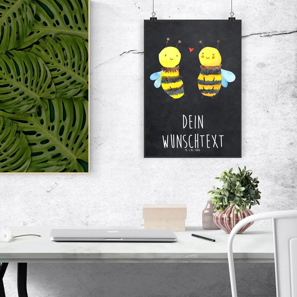 Personalisiertes Poster Biene Verliebt Personalisiertes Poster, Personalisiertes Wandposter, Personalisiertes Bild, Personalisierte Wanddeko, Personalisiertes Küchenposter, Personalisiertes Kinderposter, Personalisierte Wanddeko Bild, Personalisierte Raumdekoration, Personalisierte Wanddekoration, Personalisiertes Handgemaltes Poster, Personalisiertes Designposter, Personalisierter Kunstdruck, Personalisierter Posterdruck, Poster mit Namen, Wandposter mit Namen, Bild mit Namen, Wanddeko mit Namen, Küchenposter mit Namen, Kinderposter mit Namen, Wanddeko Bild mit Namen, Raumdekoration mit Namen, Wanddekoration mit Namen, Kunstdruck mit Namen, Posterdruck mit Namen, Wunschtext Poster, Poster selbst gestalten., Biene, Wespe, Hummel