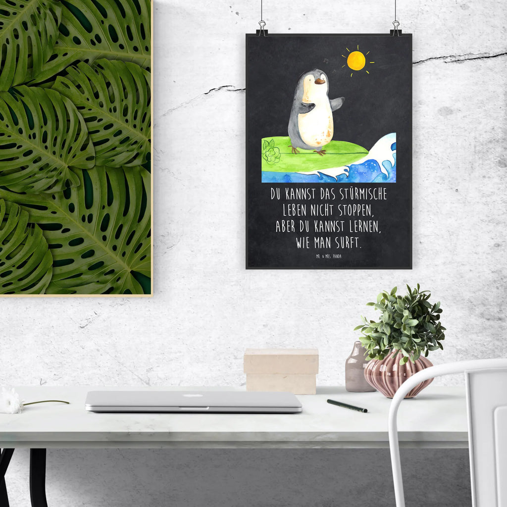 Poster Pinguin Surfer Poster, Wandposter, Bild, Wanddeko, Küchenposter, Kinderposter, Wanddeko Bild, Raumdekoration, Wanddekoration, Handgemaltes Poster, Mr. & Mrs. Panda Poster, Designposter, Kunstdruck, Posterdruck, Pinguin, Pinguine, surfen, Surfer, Hawaii, Urlaub, Wellen, Wellen reiten, Portugal