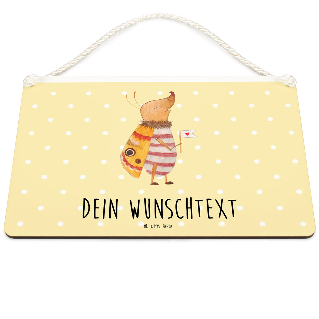 Personalisiertes Deko Schild Nachtfalter mit Fähnchen Dekoschild, Deko Schild, Schild, Tür Schild, Türschild, Holzschild, Wandschild, Wanddeko, Tiermotive, Gute Laune, lustige Sprüche, Tiere, Nachtfalter, Käfer, Spruch lustig, Spruch witzig, süß, niedlich, Küche Deko, Was kostet die Welt