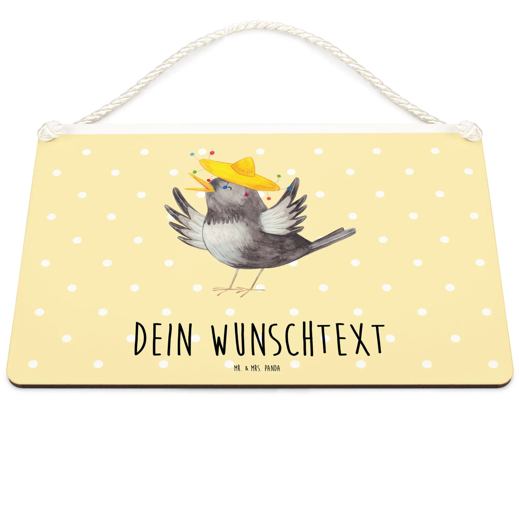 Personalisiertes Deko Schild Rabe mit Sombrero Dekoschild, Deko Schild, Schild, Tür Schild, Türschild, Holzschild, Wandschild, Wanddeko, Tiermotive, Gute Laune, lustige Sprüche, Tiere, Rabe, Vogel, Vögel, Spruch positiv, fröhlich sein, glücklich sein, Glück Spruch, froh, Elster, Motivation