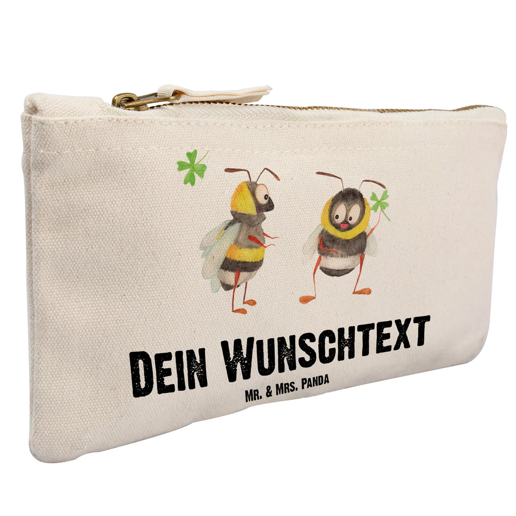 Personalisierte Schminktasche Bienen Paar Personalisierte Schminktasche, Personalisierte Kosmetiktasche, Personalisierter Kosmetikbeutel, Personalisiertes Stiftemäppchen, Personalisiertes Etui, Personalisierte Federmappe, Personalisierte Makeup Bag, Personalisiertes Schminketui, Personalisiertes Kosmetiketui, Personalisiertes Schlamperetui, Schminktasche mit Namen, Kosmetiktasche mit Namen, Kosmetikbeutel mit Namen, Stiftemäppchen mit Namen, Etui mit Namen, Federmappe mit Namen, Makeup Bg mit Namen, Schminketui mit Namen, Kosmetiketui mit Namen, Schlamperetui mit Namen, Schminktasche personalisieren, Schminktasche bedrucken, Schminktasche selbst gestalten, Liebe, Partner, Freund, Freundin, Ehemann, Ehefrau, Heiraten, Verlobung, Heiratsantrag, Liebesgeschenk, Jahrestag, Hocheitstag, Valentinstag, Geschenk für Frauen, Hochzeitstag, Mitbringsel, Geschenk für Freundin, Geschenk für Partner, Liebesbeweis, für Männer, für Ehemann, Schildkröten, verliebte Schildkröten