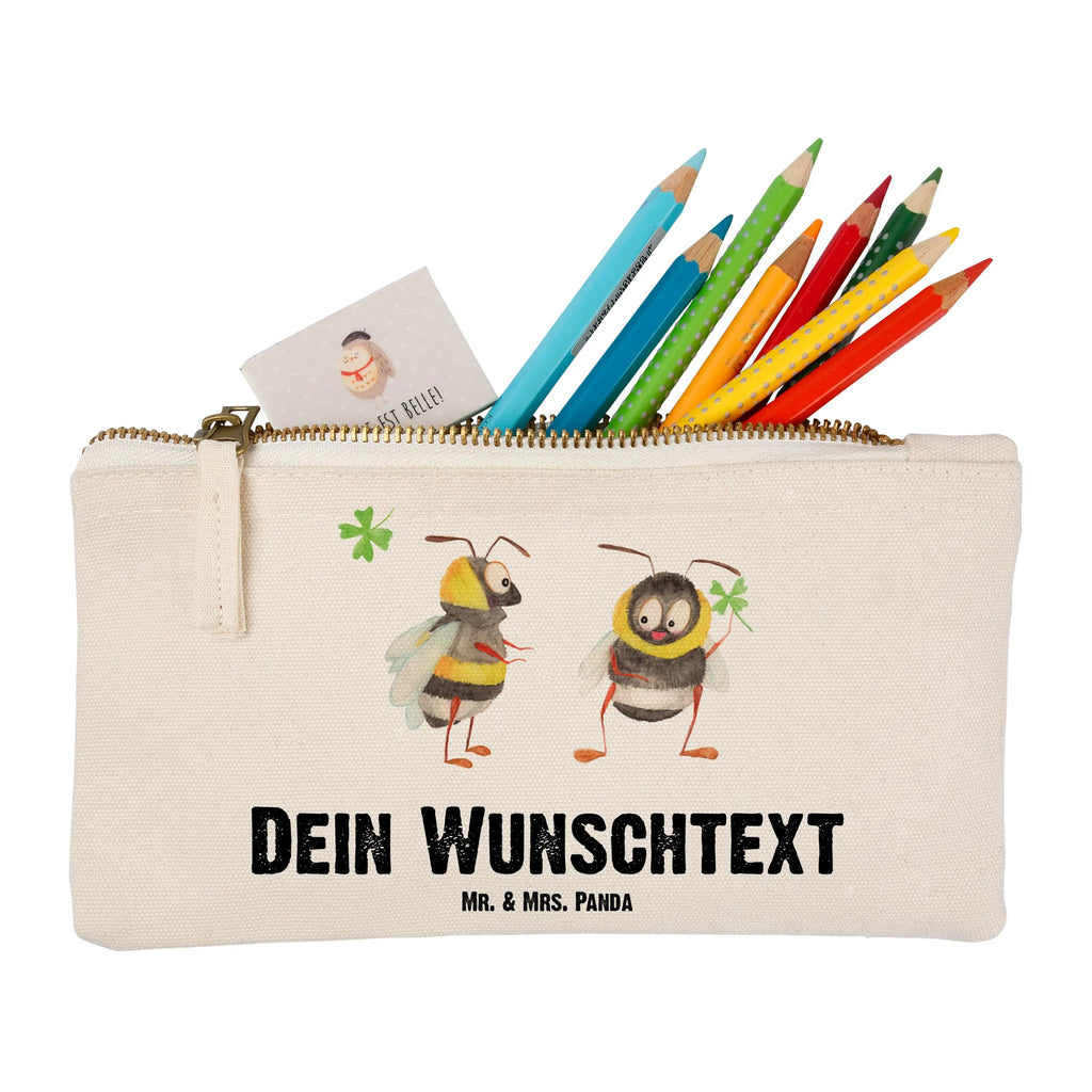 Personalisierte Schminktasche Bienen Paar Personalisierte Schminktasche, Personalisierte Kosmetiktasche, Personalisierter Kosmetikbeutel, Personalisiertes Stiftemäppchen, Personalisiertes Etui, Personalisierte Federmappe, Personalisierte Makeup Bag, Personalisiertes Schminketui, Personalisiertes Kosmetiketui, Personalisiertes Schlamperetui, Schminktasche mit Namen, Kosmetiktasche mit Namen, Kosmetikbeutel mit Namen, Stiftemäppchen mit Namen, Etui mit Namen, Federmappe mit Namen, Makeup Bg mit Namen, Schminketui mit Namen, Kosmetiketui mit Namen, Schlamperetui mit Namen, Schminktasche personalisieren, Schminktasche bedrucken, Schminktasche selbst gestalten, Liebe, Partner, Freund, Freundin, Ehemann, Ehefrau, Heiraten, Verlobung, Heiratsantrag, Liebesgeschenk, Jahrestag, Hocheitstag, Valentinstag, Geschenk für Frauen, Hochzeitstag, Mitbringsel, Geschenk für Freundin, Geschenk für Partner, Liebesbeweis, für Männer, für Ehemann, Schildkröten, verliebte Schildkröten