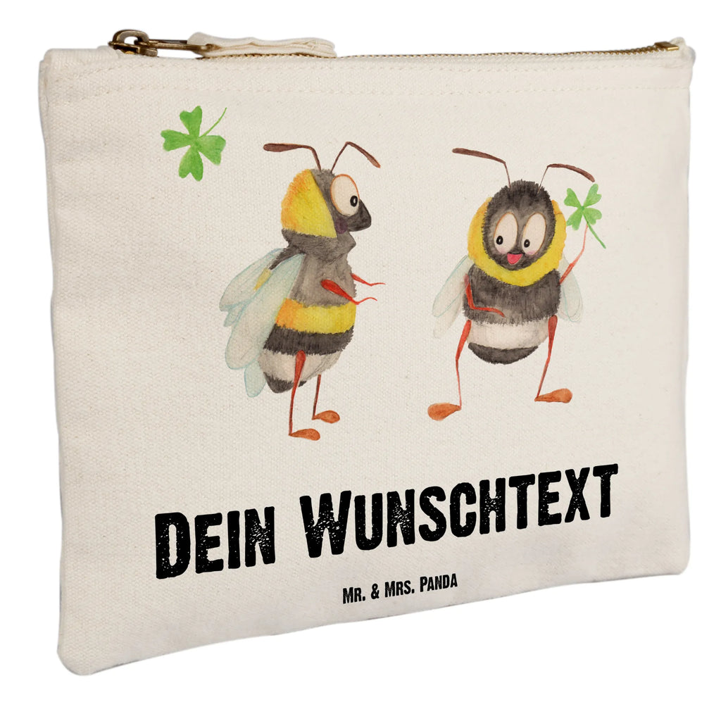 Personalisierte Schminktasche Bienen Paar Personalisierte Schminktasche, Personalisierte Kosmetiktasche, Personalisierter Kosmetikbeutel, Personalisiertes Stiftemäppchen, Personalisiertes Etui, Personalisierte Federmappe, Personalisierte Makeup Bag, Personalisiertes Schminketui, Personalisiertes Kosmetiketui, Personalisiertes Schlamperetui, Schminktasche mit Namen, Kosmetiktasche mit Namen, Kosmetikbeutel mit Namen, Stiftemäppchen mit Namen, Etui mit Namen, Federmappe mit Namen, Makeup Bg mit Namen, Schminketui mit Namen, Kosmetiketui mit Namen, Schlamperetui mit Namen, Schminktasche personalisieren, Schminktasche bedrucken, Schminktasche selbst gestalten, Liebe, Partner, Freund, Freundin, Ehemann, Ehefrau, Heiraten, Verlobung, Heiratsantrag, Liebesgeschenk, Jahrestag, Hocheitstag, Valentinstag, Geschenk für Frauen, Hochzeitstag, Mitbringsel, Geschenk für Freundin, Geschenk für Partner, Liebesbeweis, für Männer, für Ehemann, Schildkröten, verliebte Schildkröten