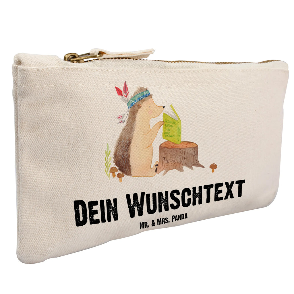 Personalisierte Schminktasche Igel Indianer Personalisierte Schminktasche, Personalisierte Kosmetiktasche, Personalisierter Kosmetikbeutel, Personalisiertes Stiftemäppchen, Personalisiertes Etui, Personalisierte Federmappe, Personalisierte Makeup Bag, Personalisiertes Schminketui, Personalisiertes Kosmetiketui, Personalisiertes Schlamperetui, Schminktasche mit Namen, Kosmetiktasche mit Namen, Kosmetikbeutel mit Namen, Stiftemäppchen mit Namen, Etui mit Namen, Federmappe mit Namen, Makeup Bg mit Namen, Schminketui mit Namen, Kosmetiketui mit Namen, Schlamperetui mit Namen, Schminktasche personalisieren, Schminktasche bedrucken, Schminktasche selbst gestalten, Waldtiere, Tiere, Igel, Indianer, Abenteuer, Lagerfeuer, Camping