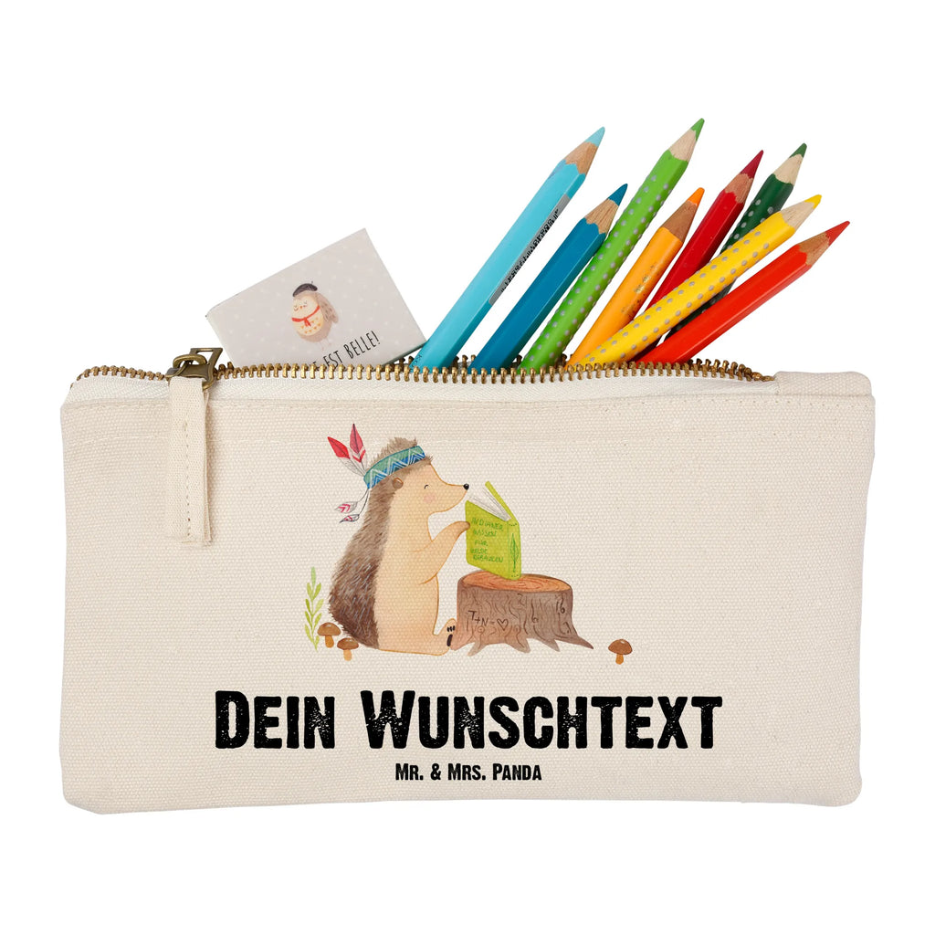 Personalisierte Schminktasche Igel Indianer Personalisierte Schminktasche, Personalisierte Kosmetiktasche, Personalisierter Kosmetikbeutel, Personalisiertes Stiftemäppchen, Personalisiertes Etui, Personalisierte Federmappe, Personalisierte Makeup Bag, Personalisiertes Schminketui, Personalisiertes Kosmetiketui, Personalisiertes Schlamperetui, Schminktasche mit Namen, Kosmetiktasche mit Namen, Kosmetikbeutel mit Namen, Stiftemäppchen mit Namen, Etui mit Namen, Federmappe mit Namen, Makeup Bg mit Namen, Schminketui mit Namen, Kosmetiketui mit Namen, Schlamperetui mit Namen, Schminktasche personalisieren, Schminktasche bedrucken, Schminktasche selbst gestalten, Waldtiere, Tiere, Igel, Indianer, Abenteuer, Lagerfeuer, Camping