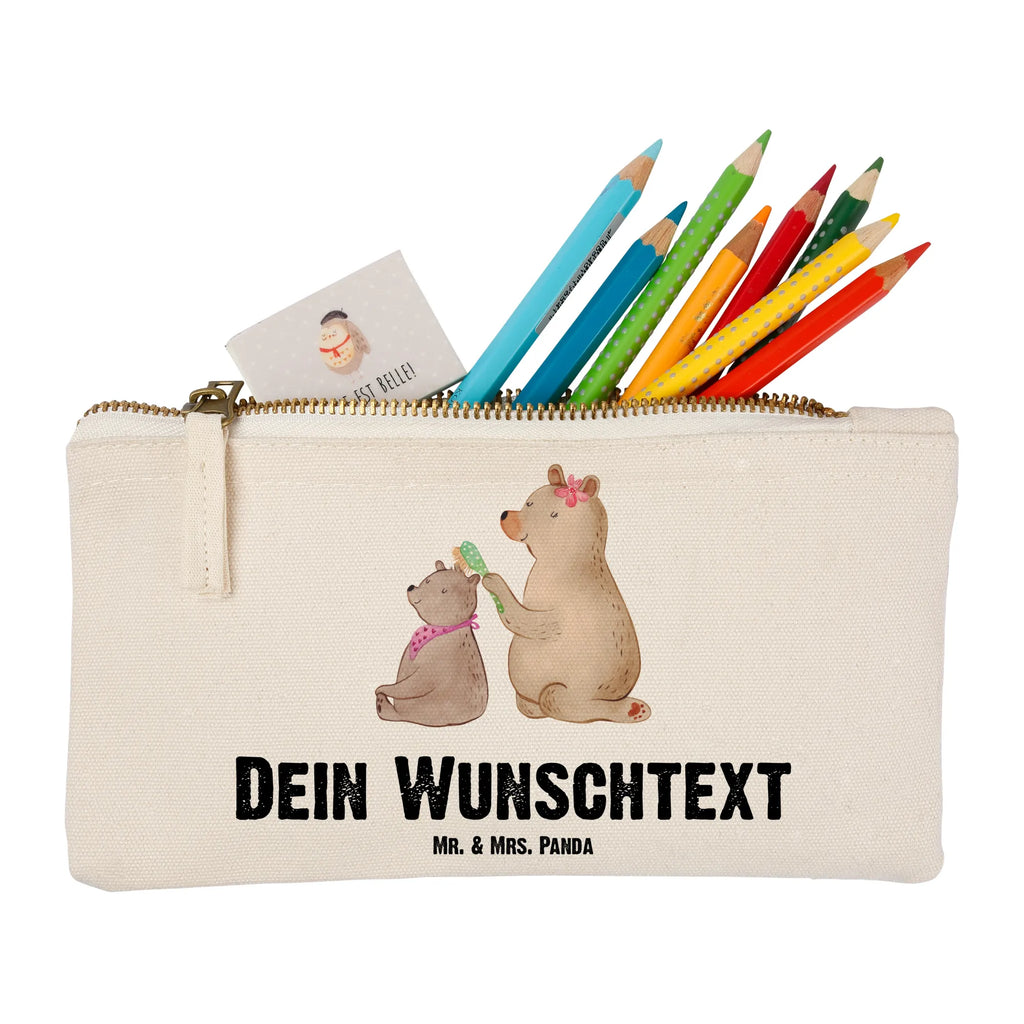 Personalisierte Schminktasche Bär mit Kind Personalisierte Schminktasche, Personalisierte Kosmetiktasche, Personalisierter Kosmetikbeutel, Personalisiertes Stiftemäppchen, Personalisiertes Etui, Personalisierte Federmappe, Personalisierte Makeup Bag, Personalisiertes Schminketui, Personalisiertes Kosmetiketui, Personalisiertes Schlamperetui, Schminktasche mit Namen, Kosmetiktasche mit Namen, Kosmetikbeutel mit Namen, Stiftemäppchen mit Namen, Etui mit Namen, Federmappe mit Namen, Makeup Bg mit Namen, Schminketui mit Namen, Kosmetiketui mit Namen, Schlamperetui mit Namen, Schminktasche personalisieren, Schminktasche bedrucken, Schminktasche selbst gestalten, Familie, Vatertag, Muttertag, Bruder, Schwester, Mama, Papa, Oma, Opa, Geschenk, Mutti, Mutter