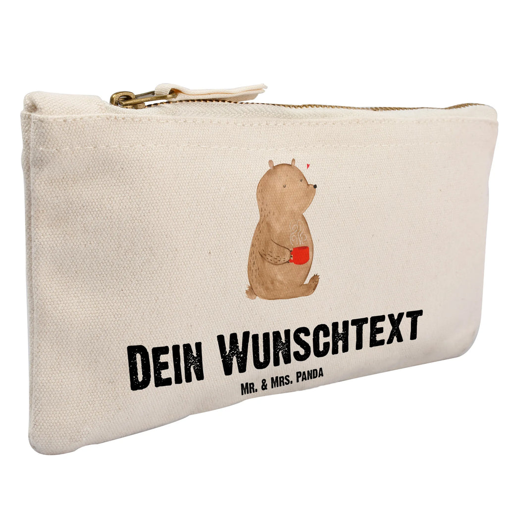 Personalisierte Schminktasche Bär Kaffee Personalisierte Schminktasche, Personalisierte Kosmetiktasche, Personalisierter Kosmetikbeutel, Personalisiertes Stiftemäppchen, Personalisiertes Etui, Personalisierte Federmappe, Personalisierte Makeup Bag, Personalisiertes Schminketui, Personalisiertes Kosmetiketui, Personalisiertes Schlamperetui, Schminktasche mit Namen, Kosmetiktasche mit Namen, Kosmetikbeutel mit Namen, Stiftemäppchen mit Namen, Etui mit Namen, Federmappe mit Namen, Makeup Bg mit Namen, Schminketui mit Namen, Kosmetiketui mit Namen, Schlamperetui mit Namen, Schminktasche personalisieren, Schminktasche bedrucken, Schminktasche selbst gestalten, Bär, Teddy, Teddybär, Kaffee, Coffee, Bären, guten Morgen, Morgenroutine, Welt erobern, Welt retten, Motivation