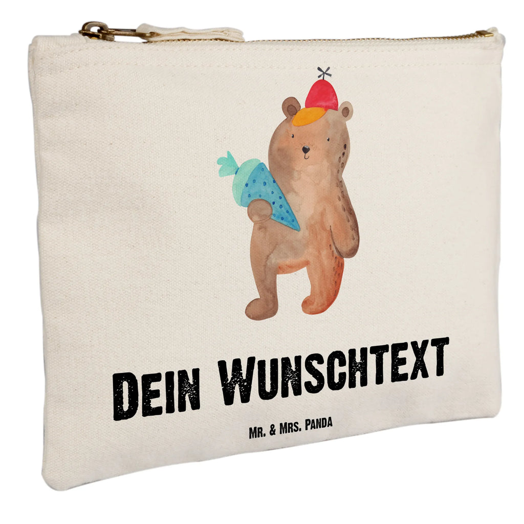 Personalisierte Schminktasche Bär mit Schultüte Personalisierte Schminktasche, Personalisierte Kosmetiktasche, Personalisierter Kosmetikbeutel, Personalisiertes Stiftemäppchen, Personalisiertes Etui, Personalisierte Federmappe, Personalisierte Makeup Bag, Personalisiertes Schminketui, Personalisiertes Kosmetiketui, Personalisiertes Schlamperetui, Schminktasche mit Namen, Kosmetiktasche mit Namen, Kosmetikbeutel mit Namen, Stiftemäppchen mit Namen, Etui mit Namen, Federmappe mit Namen, Makeup Bg mit Namen, Schminketui mit Namen, Kosmetiketui mit Namen, Schlamperetui mit Namen, Schminktasche personalisieren, Schminktasche bedrucken, Schminktasche selbst gestalten, Bär, Teddy, Teddybär, Bär Motiv, Schultüte, Erster Schultag Geschenk, Einschulung Geschenk, Schule Geschenk, Grundschule, Schulanfang, Schulbeginn