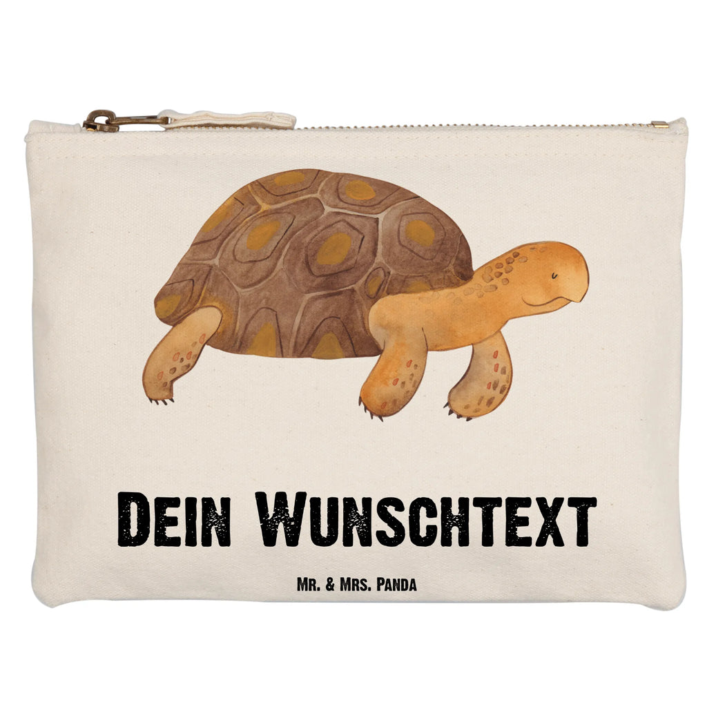 Personalisierte Schminktasche Schildkröte marschiert Personalisierte Schminktasche, Personalisierte Kosmetiktasche, Personalisierter Kosmetikbeutel, Personalisiertes Stiftemäppchen, Personalisiertes Etui, Personalisierte Federmappe, Personalisierte Makeup Bag, Personalisiertes Schminketui, Personalisiertes Kosmetiketui, Personalisiertes Schlamperetui, Schminktasche mit Namen, Kosmetiktasche mit Namen, Kosmetikbeutel mit Namen, Stiftemäppchen mit Namen, Etui mit Namen, Federmappe mit Namen, Makeup Bg mit Namen, Schminketui mit Namen, Kosmetiketui mit Namen, Schlamperetui mit Namen, Schminktasche personalisieren, Schminktasche bedrucken, Schminktasche selbst gestalten, Meerestiere, Meer, Urlaub, Schildkröte, Schildkröten, get lost, Abenteuer, Reiselust, Inspiration, Neustart, Motivation, Lieblingsmensch