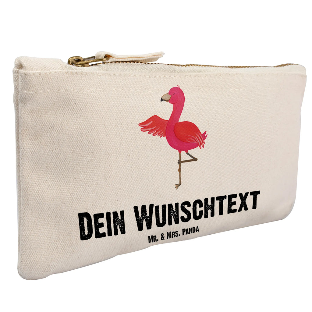 Personalisierte Schminktasche Flamingo Yoga Personalisierte Schminktasche, Personalisierte Kosmetiktasche, Personalisierter Kosmetikbeutel, Personalisiertes Stiftemäppchen, Personalisiertes Etui, Personalisierte Federmappe, Personalisierte Makeup Bag, Personalisiertes Schminketui, Personalisiertes Kosmetiketui, Personalisiertes Schlamperetui, Schminktasche mit Namen, Kosmetiktasche mit Namen, Kosmetikbeutel mit Namen, Stiftemäppchen mit Namen, Etui mit Namen, Federmappe mit Namen, Makeup Bg mit Namen, Schminketui mit Namen, Kosmetiketui mit Namen, Schlamperetui mit Namen, Schminktasche personalisieren, Schminktasche bedrucken, Schminktasche selbst gestalten, Flamingo, Vogel, Yoga, Namaste, Achtsamkeit, Yoga-Übung, Entspannung, Ärger, Aufregen, Tiefenentspannung