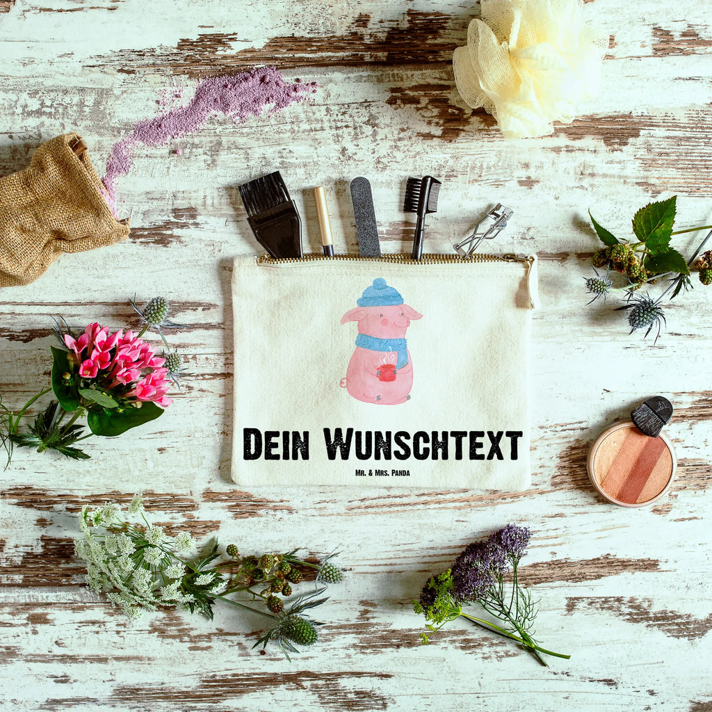 Personalisierte Schminktasche Glühschwein Personalisierte Schminktasche, Personalisierte Kosmetiktasche, Personalisierter Kosmetikbeutel, Personalisiertes Stiftemäppchen, Personalisiertes Etui, Personalisierte Federmappe, Personalisierte Makeup Bag, Personalisiertes Schminketui, Personalisiertes Kosmetiketui, Personalisiertes Schlamperetui, Schminktasche mit Namen, Kosmetiktasche mit Namen, Kosmetikbeutel mit Namen, Stiftemäppchen mit Namen, Etui mit Namen, Federmappe mit Namen, Makeup Bg mit Namen, Schminketui mit Namen, Kosmetiketui mit Namen, Schlamperetui mit Namen, Schminktasche personalisieren, Schminktasche bedrucken, Schminktasche selbst gestalten, Winter, Weihnachten, Weihnachtsdeko, Nikolaus, Advent, Heiligabend, Wintermotiv, Glühschwein, Glühwein, Weihnachtsmarkt, Punsch