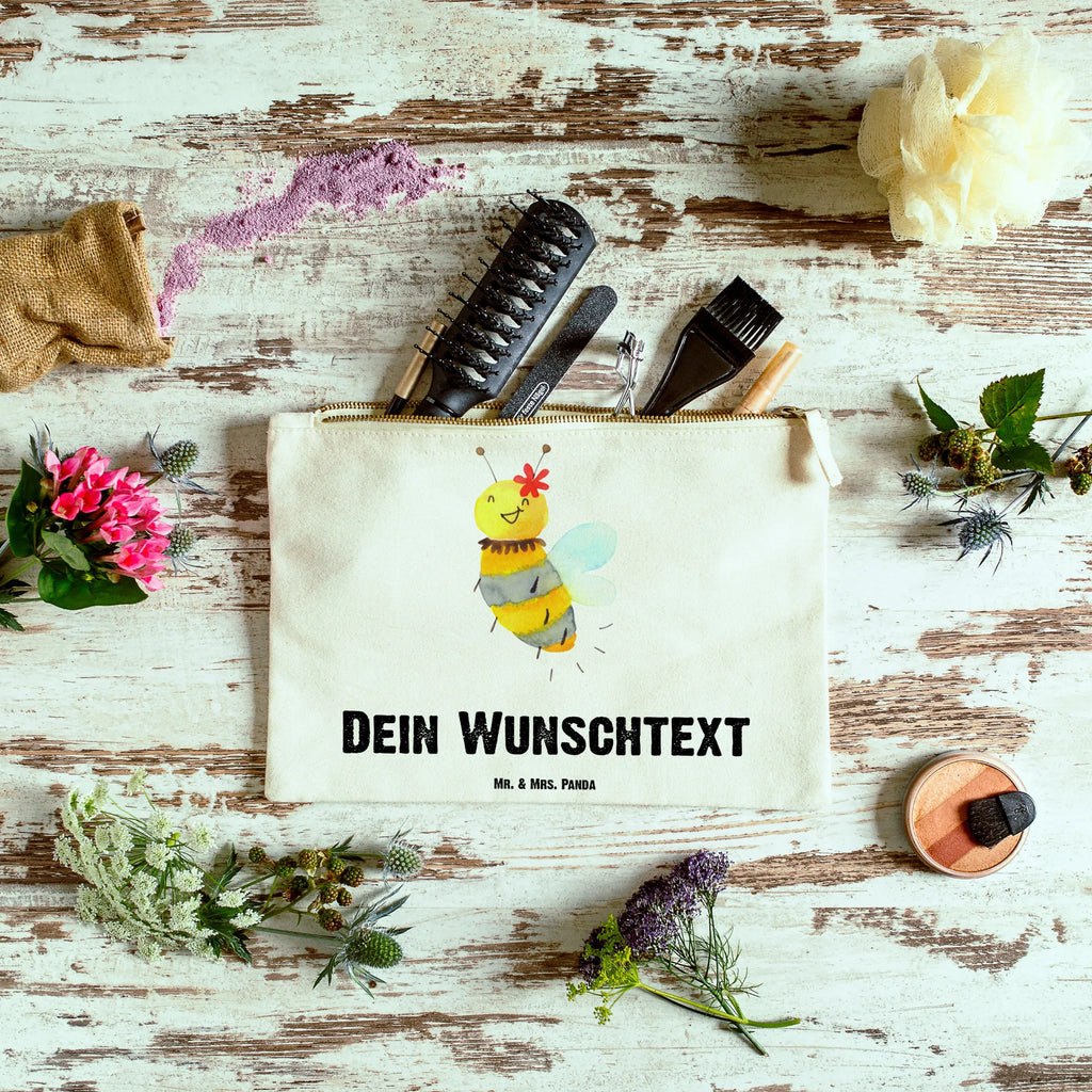 Personalisierte Schminktasche Biene Blume Personalisierte Schminktasche, Personalisierte Kosmetiktasche, Personalisierter Kosmetikbeutel, Personalisiertes Stiftemäppchen, Personalisiertes Etui, Personalisierte Federmappe, Personalisierte Makeup Bag, Personalisiertes Schminketui, Personalisiertes Kosmetiketui, Personalisiertes Schlamperetui, Schminktasche mit Namen, Kosmetiktasche mit Namen, Kosmetikbeutel mit Namen, Stiftemäppchen mit Namen, Etui mit Namen, Federmappe mit Namen, Makeup Bg mit Namen, Schminketui mit Namen, Kosmetiketui mit Namen, Schlamperetui mit Namen, Schminktasche personalisieren, Schminktasche bedrucken, Schminktasche selbst gestalten, Biene, Wespe, Hummel