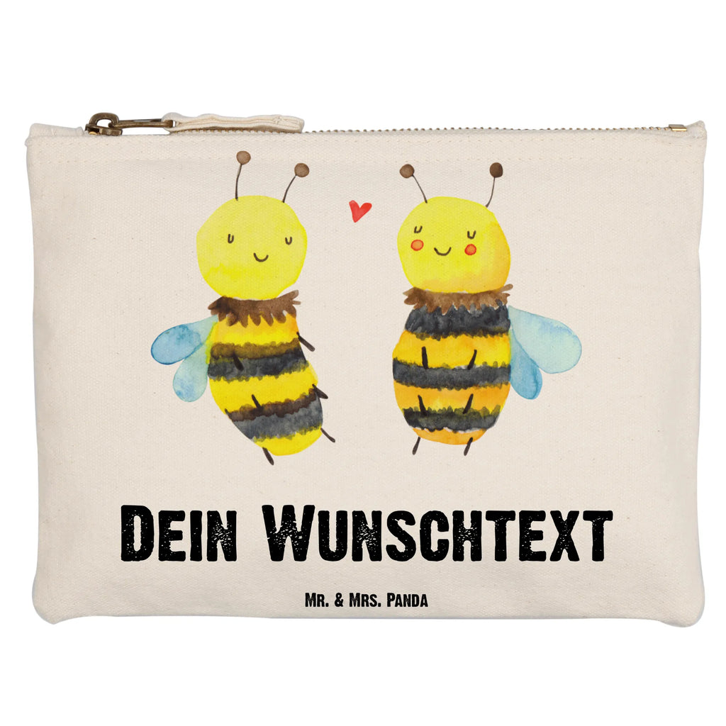 Personalisierte Schminktasche Biene Verliebt Personalisierte Schminktasche, Personalisierte Kosmetiktasche, Personalisierter Kosmetikbeutel, Personalisiertes Stiftemäppchen, Personalisiertes Etui, Personalisierte Federmappe, Personalisierte Makeup Bag, Personalisiertes Schminketui, Personalisiertes Kosmetiketui, Personalisiertes Schlamperetui, Schminktasche mit Namen, Kosmetiktasche mit Namen, Kosmetikbeutel mit Namen, Stiftemäppchen mit Namen, Etui mit Namen, Federmappe mit Namen, Makeup Bg mit Namen, Schminketui mit Namen, Kosmetiketui mit Namen, Schlamperetui mit Namen, Schminktasche personalisieren, Schminktasche bedrucken, Schminktasche selbst gestalten, Biene, Wespe, Hummel