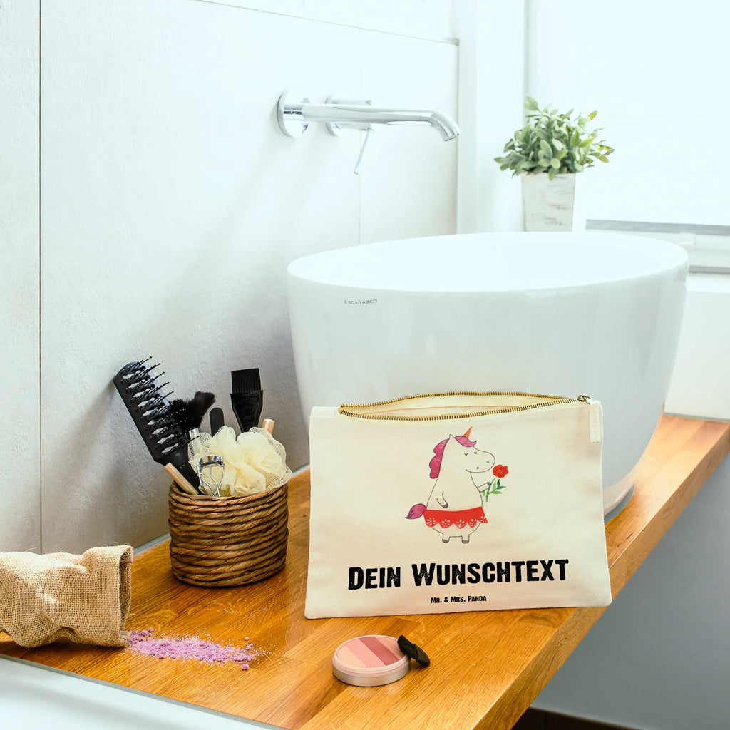 Personalisierte Schminktasche Einhorn Dame Personalisierte Schminktasche, Personalisierte Kosmetiktasche, Personalisierter Kosmetikbeutel, Personalisiertes Stiftemäppchen, Personalisiertes Etui, Personalisierte Federmappe, Personalisierte Makeup Bag, Personalisiertes Schminketui, Personalisiertes Kosmetiketui, Personalisiertes Schlamperetui, Schminktasche mit Namen, Kosmetiktasche mit Namen, Kosmetikbeutel mit Namen, Stiftemäppchen mit Namen, Etui mit Namen, Federmappe mit Namen, Makeup Bg mit Namen, Schminketui mit Namen, Kosmetiketui mit Namen, Schlamperetui mit Namen, Schminktasche personalisieren, Schminktasche bedrucken, Schminktasche selbst gestalten, Einhorn, Einhörner, Einhorn Deko, Pegasus, Unicorn, Dame, Lady, feine Dame, Freundin, Frau, Bachelor, Bachelorette, Abfuhr, Schluss machen, Trennung