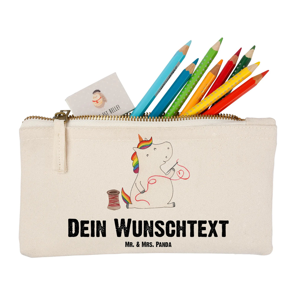 Personalisierte Schminktasche Einhorn Näherin Personalisierte Schminktasche, Personalisierte Kosmetiktasche, Personalisierter Kosmetikbeutel, Personalisiertes Stiftemäppchen, Personalisiertes Etui, Personalisierte Federmappe, Personalisierte Makeup Bag, Personalisiertes Schminketui, Personalisiertes Kosmetiketui, Personalisiertes Schlamperetui, Schminktasche mit Namen, Kosmetiktasche mit Namen, Kosmetikbeutel mit Namen, Stiftemäppchen mit Namen, Etui mit Namen, Federmappe mit Namen, Makeup Bg mit Namen, Schminketui mit Namen, Kosmetiketui mit Namen, Schlamperetui mit Namen, Schminktasche personalisieren, Schminktasche bedrucken, Schminktasche selbst gestalten, Einhorn, Einhörner, Einhorn Deko, Pegasus, Unicorn, Näherin, nähen, Mädchen, Freundin, Häkeln, Stricken, basteln, Nähzimmer