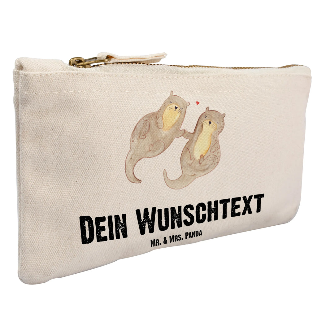 Personalisierte Schminktasche Otter händchenhaltend Personalisierte Schminktasche, Personalisierte Kosmetiktasche, Personalisierter Kosmetikbeutel, Personalisiertes Stiftemäppchen, Personalisiertes Etui, Personalisierte Federmappe, Personalisierte Makeup Bag, Personalisiertes Schminketui, Personalisiertes Kosmetiketui, Personalisiertes Schlamperetui, Schminktasche mit Namen, Kosmetiktasche mit Namen, Kosmetikbeutel mit Namen, Stiftemäppchen mit Namen, Etui mit Namen, Federmappe mit Namen, Makeup Bg mit Namen, Schminketui mit Namen, Kosmetiketui mit Namen, Schlamperetui mit Namen, Schminktasche personalisieren, Schminktasche bedrucken, Schminktasche selbst gestalten, Otter, Fischotter, Seeotter, Otter Seeotter See Otter