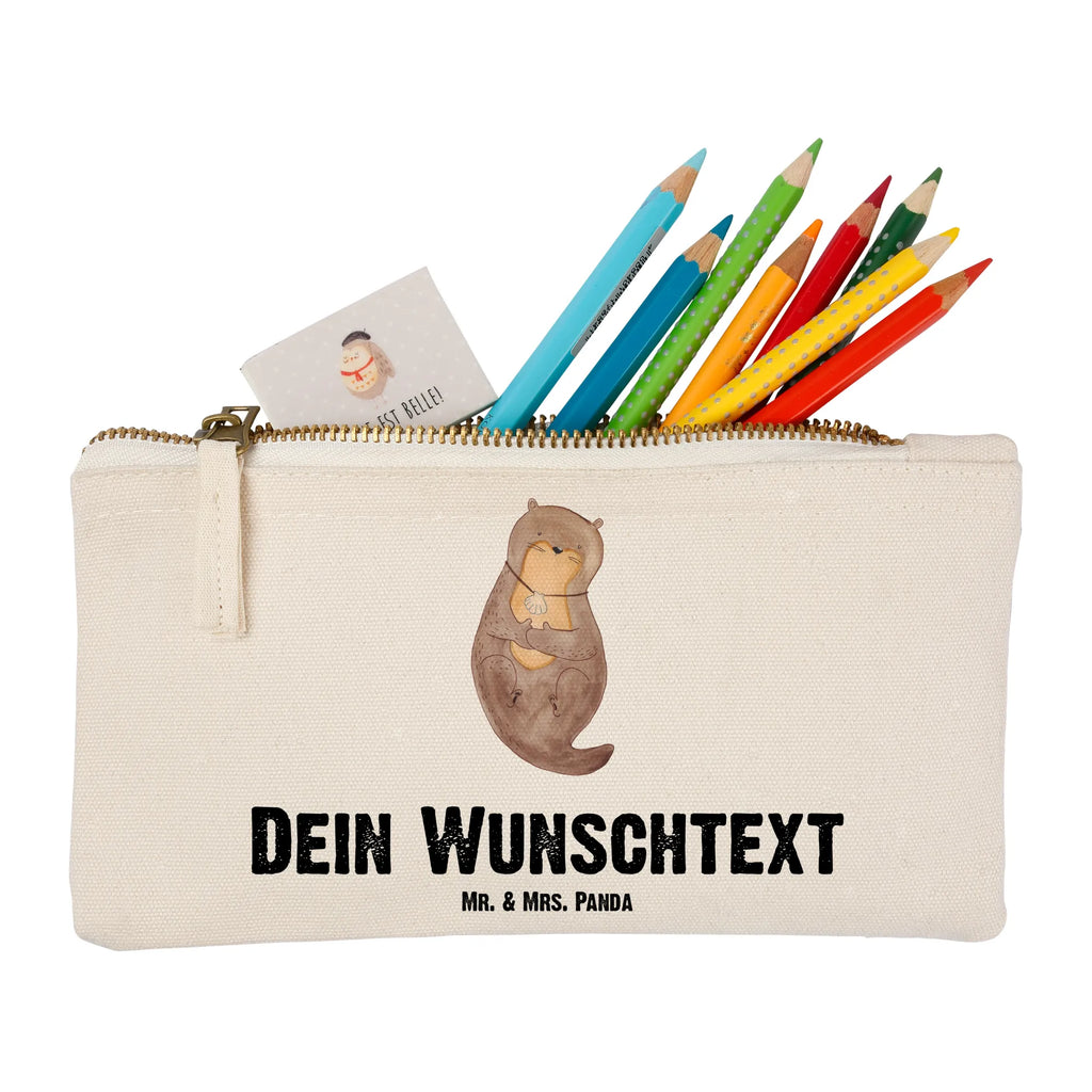 Personalisierte Schminktasche Otter mit Muschelmedaillon Personalisierte Schminktasche, Personalisierte Kosmetiktasche, Personalisierter Kosmetikbeutel, Personalisiertes Stiftemäppchen, Personalisiertes Etui, Personalisierte Federmappe, Personalisierte Makeup Bag, Personalisiertes Schminketui, Personalisiertes Kosmetiketui, Personalisiertes Schlamperetui, Schminktasche mit Namen, Kosmetiktasche mit Namen, Kosmetikbeutel mit Namen, Stiftemäppchen mit Namen, Etui mit Namen, Federmappe mit Namen, Makeup Bg mit Namen, Schminketui mit Namen, Kosmetiketui mit Namen, Schlamperetui mit Namen, Schminktasche personalisieren, Schminktasche bedrucken, Schminktasche selbst gestalten, Otter, Fischotter, Seeotter, Otterliebe, grübeln, träumen, Motivation, Tagträumen, Büro