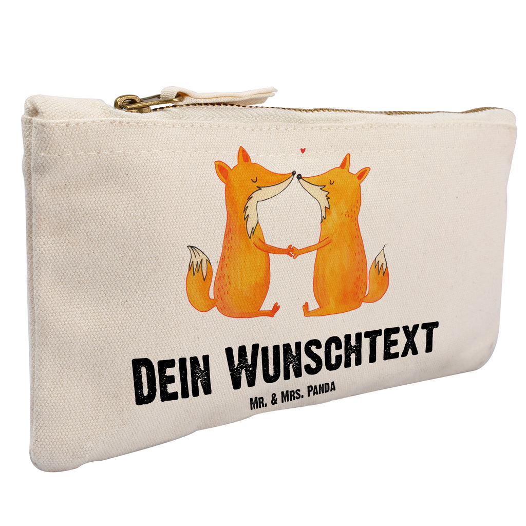 Personalisierte Schminktasche Füchse Liebe Personalisierte Schminktasche, Personalisierte Kosmetiktasche, Personalisierter Kosmetikbeutel, Personalisiertes Stiftemäppchen, Personalisiertes Etui, Personalisierte Federmappe, Personalisierte Makeup Bag, Personalisiertes Schminketui, Personalisiertes Kosmetiketui, Personalisiertes Schlamperetui, Schminktasche mit Namen, Kosmetiktasche mit Namen, Kosmetikbeutel mit Namen, Stiftemäppchen mit Namen, Etui mit Namen, Federmappe mit Namen, Makeup Bg mit Namen, Schminketui mit Namen, Kosmetiketui mit Namen, Schlamperetui mit Namen, Schminktasche personalisieren, Schminktasche bedrucken, Schminktasche selbst gestalten, Fuchs, Füchse, Fox, Liebe, Liebespaar, Paar, Partner, Freundin, Freund, Ehe, Verlobte, Ehemann, Ehefrau, Liebesbeweis