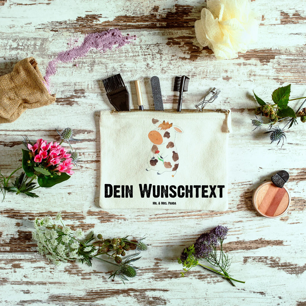 Personalisierte Schminktasche Kuh Personalisierte Schminktasche, Personalisierte Kosmetiktasche, Personalisierter Kosmetikbeutel, Personalisiertes Stiftemäppchen, Personalisiertes Etui, Personalisierte Federmappe, Personalisierte Makeup Bag, Personalisiertes Schminketui, Personalisiertes Kosmetiketui, Personalisiertes Schlamperetui, Schminktasche mit Namen, Kosmetiktasche mit Namen, Kosmetikbeutel mit Namen, Stiftemäppchen mit Namen, Etui mit Namen, Federmappe mit Namen, Makeup Bg mit Namen, Schminketui mit Namen, Kosmetiketui mit Namen, Schlamperetui mit Namen, Schminktasche personalisieren, Schminktasche bedrucken, Schminktasche selbst gestalten, Bauernhof, Hoftiere, Landwirt, Landwirtin, Kuh, Kühe, Träume, Flausen, Spruch, Magie, Motivtion, Hof, Milch, Milchkuh