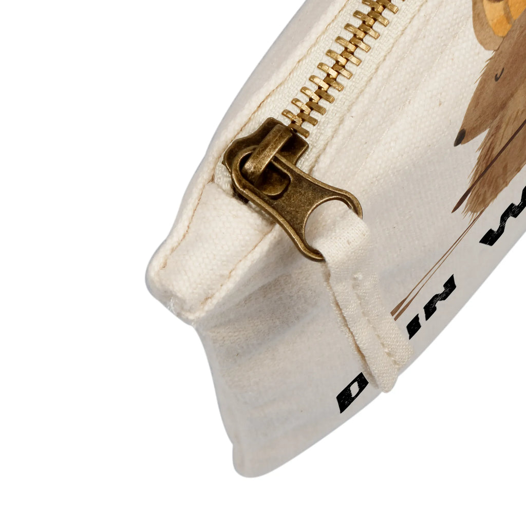 Personalisierte Schminktasche Fledermaus sitzend Personalisierte Schminktasche, Personalisierte Kosmetiktasche, Personalisierter Kosmetikbeutel, Personalisiertes Stiftemäppchen, Personalisiertes Etui, Personalisierte Federmappe, Personalisierte Makeup Bag, Personalisiertes Schminketui, Personalisiertes Kosmetiketui, Personalisiertes Schlamperetui, Schminktasche mit Namen, Kosmetiktasche mit Namen, Kosmetikbeutel mit Namen, Stiftemäppchen mit Namen, Etui mit Namen, Federmappe mit Namen, Makeup Bg mit Namen, Schminketui mit Namen, Kosmetiketui mit Namen, Schlamperetui mit Namen, Schminktasche personalisieren, Schminktasche bedrucken, Schminktasche selbst gestalten, Tiermotive, Gute Laune, lustige Sprüche, Tiere, Fledermaus, Fledermäuse, Motivation, entspannen