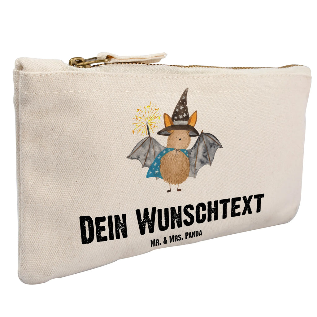 Personalisierte Schminktasche Fledermaus Zauberer Personalisierte Schminktasche, Personalisierte Kosmetiktasche, Personalisierter Kosmetikbeutel, Personalisiertes Stiftemäppchen, Personalisiertes Etui, Personalisierte Federmappe, Personalisierte Makeup Bag, Personalisiertes Schminketui, Personalisiertes Kosmetiketui, Personalisiertes Schlamperetui, Schminktasche mit Namen, Kosmetiktasche mit Namen, Kosmetikbeutel mit Namen, Stiftemäppchen mit Namen, Etui mit Namen, Federmappe mit Namen, Makeup Bg mit Namen, Schminketui mit Namen, Kosmetiketui mit Namen, Schlamperetui mit Namen, Schminktasche personalisieren, Schminktasche bedrucken, Schminktasche selbst gestalten, Tiermotive, Gute Laune, lustige Sprüche, Tiere, Fledermaus, Fledermäuse, Zauberer, Magier, Frauen, reinsteigern