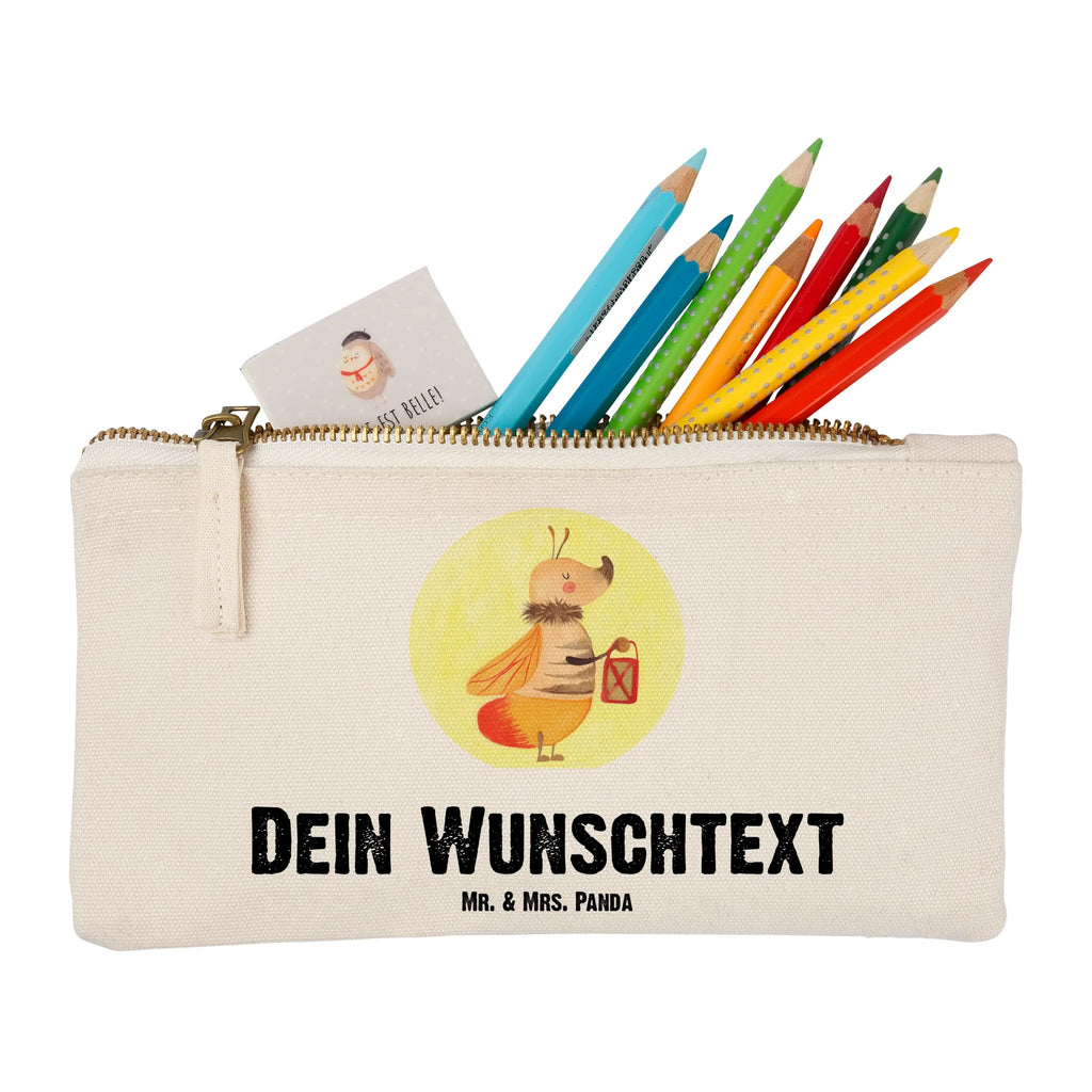 Personalisierte Schminktasche Glühwürmchen Personalisierte Schminktasche, Personalisierte Kosmetiktasche, Personalisierter Kosmetikbeutel, Personalisiertes Stiftemäppchen, Personalisiertes Etui, Personalisierte Federmappe, Personalisierte Makeup Bag, Personalisiertes Schminketui, Personalisiertes Kosmetiketui, Personalisiertes Schlamperetui, Schminktasche mit Namen, Kosmetiktasche mit Namen, Kosmetikbeutel mit Namen, Stiftemäppchen mit Namen, Etui mit Namen, Federmappe mit Namen, Makeup Bg mit Namen, Schminketui mit Namen, Kosmetiketui mit Namen, Schlamperetui mit Namen, Schminktasche personalisieren, Schminktasche bedrucken, Schminktasche selbst gestalten, Tiermotive, Gute Laune, lustige Sprüche, Tiere, Glühwürmchen, Glühwurm, Falter, Liebe, Leuchten, magisch, Liebesbeweis, Lieblingsmensch, Verlobung, Heiratsantrag, Jahrestag, Liebesspruch