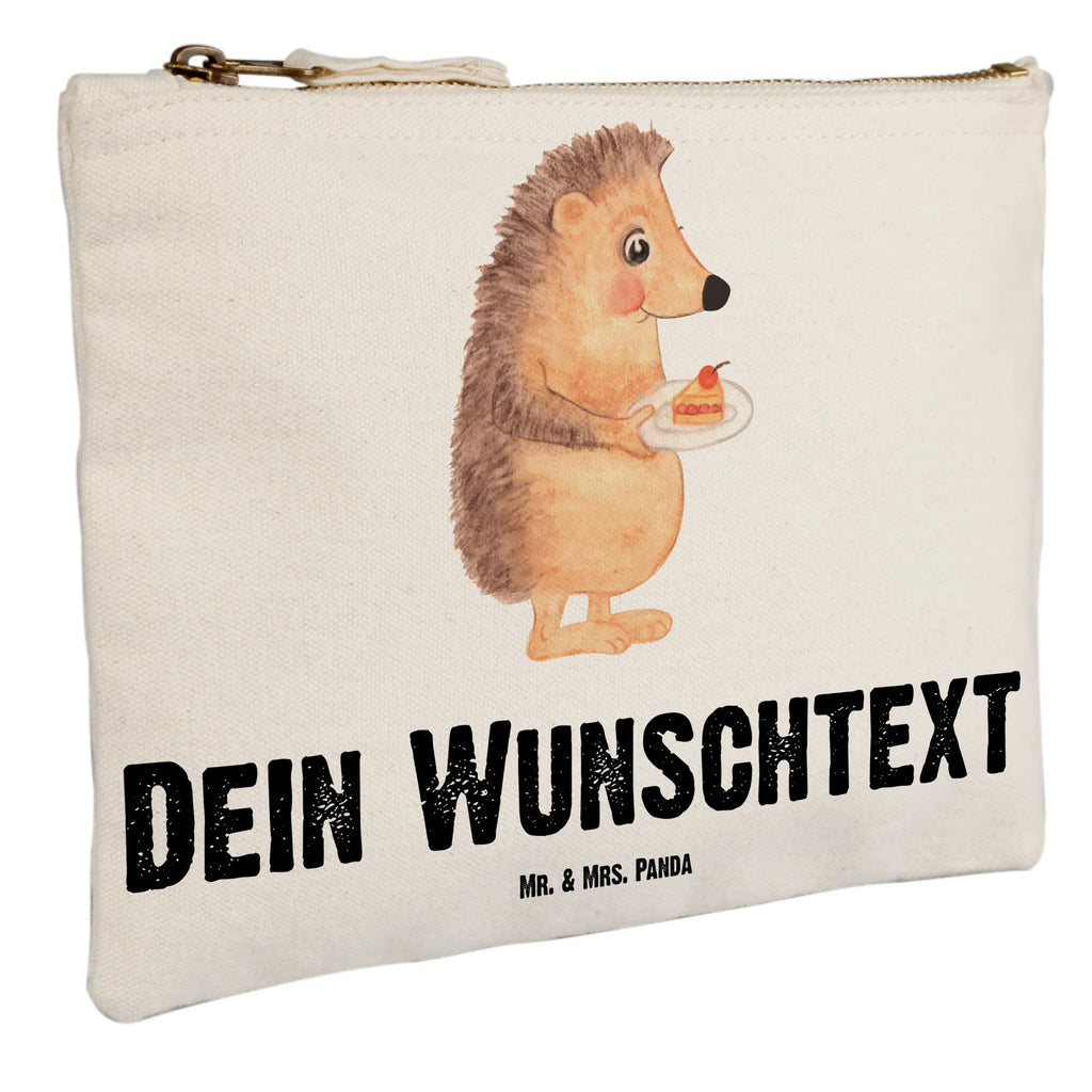 Personalisierte Schminktasche Igel mit Kuchenstück Personalisierte Schminktasche, Personalisierte Kosmetiktasche, Personalisierter Kosmetikbeutel, Personalisiertes Stiftemäppchen, Personalisiertes Etui, Personalisierte Federmappe, Personalisierte Makeup Bag, Personalisiertes Schminketui, Personalisiertes Kosmetiketui, Personalisiertes Schlamperetui, Schminktasche mit Namen, Kosmetiktasche mit Namen, Kosmetikbeutel mit Namen, Stiftemäppchen mit Namen, Etui mit Namen, Federmappe mit Namen, Makeup Bg mit Namen, Schminketui mit Namen, Kosmetiketui mit Namen, Schlamperetui mit Namen, Schminktasche personalisieren, Schminktasche bedrucken, Schminktasche selbst gestalten, Tiermotive, Gute Laune, lustige Sprüche, Tiere, Igel, Essen Spruch, Kuchen, Backen Geschenk, Kuchen backen, Einladung Party, Geburtstagskuchen, Torte