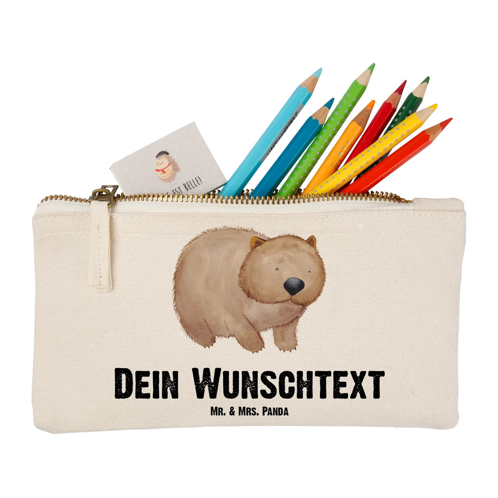 Personalisierte Schminktasche Wombat Personalisierte Schminktasche, Personalisierte Kosmetiktasche, Personalisierter Kosmetikbeutel, Personalisiertes Stiftemäppchen, Personalisiertes Etui, Personalisierte Federmappe, Personalisierte Makeup Bag, Personalisiertes Schminketui, Personalisiertes Kosmetiketui, Personalisiertes Schlamperetui, Schminktasche mit Namen, Kosmetiktasche mit Namen, Kosmetikbeutel mit Namen, Stiftemäppchen mit Namen, Etui mit Namen, Federmappe mit Namen, Makeup Bg mit Namen, Schminketui mit Namen, Kosmetiketui mit Namen, Schlamperetui mit Namen, Schminktasche personalisieren, Schminktasche bedrucken, Schminktasche selbst gestalten, Tiermotive, Gute Laune, lustige Sprüche, Tiere, Wombat, Das Leben ist schön, Motivation, Spruch, Australien