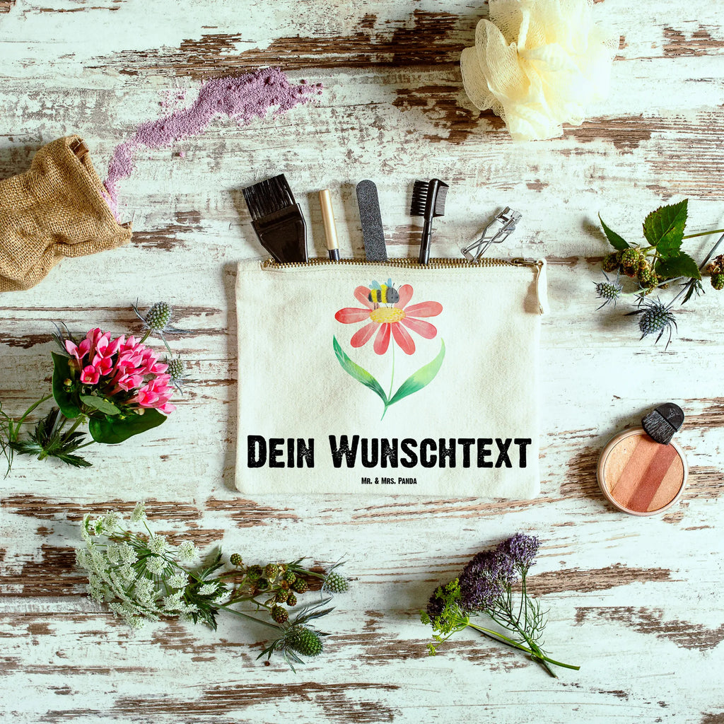 Personalisierte Schminktasche Hummel Blume Personalisierte Schminktasche, Personalisierte Kosmetiktasche, Personalisierter Kosmetikbeutel, Personalisiertes Stiftemäppchen, Personalisiertes Etui, Personalisierte Federmappe, Personalisierte Makeup Bag, Personalisiertes Schminketui, Personalisiertes Kosmetiketui, Personalisiertes Schlamperetui, Schminktasche mit Namen, Kosmetiktasche mit Namen, Kosmetikbeutel mit Namen, Stiftemäppchen mit Namen, Etui mit Namen, Federmappe mit Namen, Makeup Bg mit Namen, Schminketui mit Namen, Kosmetiketui mit Namen, Schlamperetui mit Namen, Schminktasche personalisieren, Schminktasche bedrucken, Schminktasche selbst gestalten, Tiermotive, Gute Laune, lustige Sprüche, Tiere, Hummel, Blume, Wespe, Flauschig, Natur, Feld, Hummeln, Biene