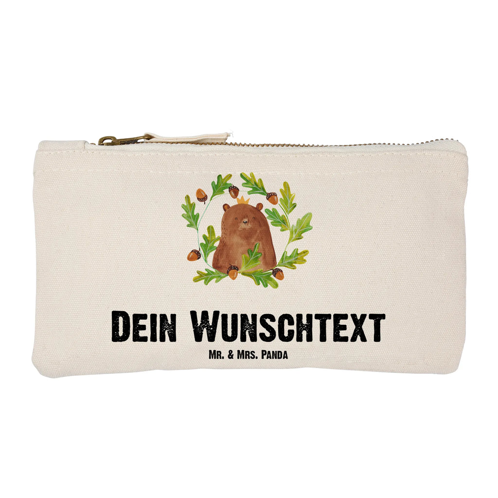 Personalisierte Schminktasche Bär König Personalisierte Schminktasche, Personalisierte Kosmetiktasche, Personalisierter Kosmetikbeutel, Personalisiertes Stiftemäppchen, Personalisiertes Etui, Personalisierte Federmappe, Personalisierte Makeup Bag, Personalisiertes Schminketui, Personalisiertes Kosmetiketui, Personalisiertes Schlamperetui, Schminktasche mit Namen, Kosmetiktasche mit Namen, Kosmetikbeutel mit Namen, Stiftemäppchen mit Namen, Etui mit Namen, Federmappe mit Namen, Makeup Bg mit Namen, Schminketui mit Namen, Kosmetiketui mit Namen, Schlamperetui mit Namen, Schminktasche personalisieren, Schminktasche bedrucken, Schminktasche selbst gestalten, Bär, Teddy, Teddybär, Papa, Papa Bär, bester Vater, bester Papa, weltbester Papa, Vatertag, Vater, Dad, Daddy, Papi