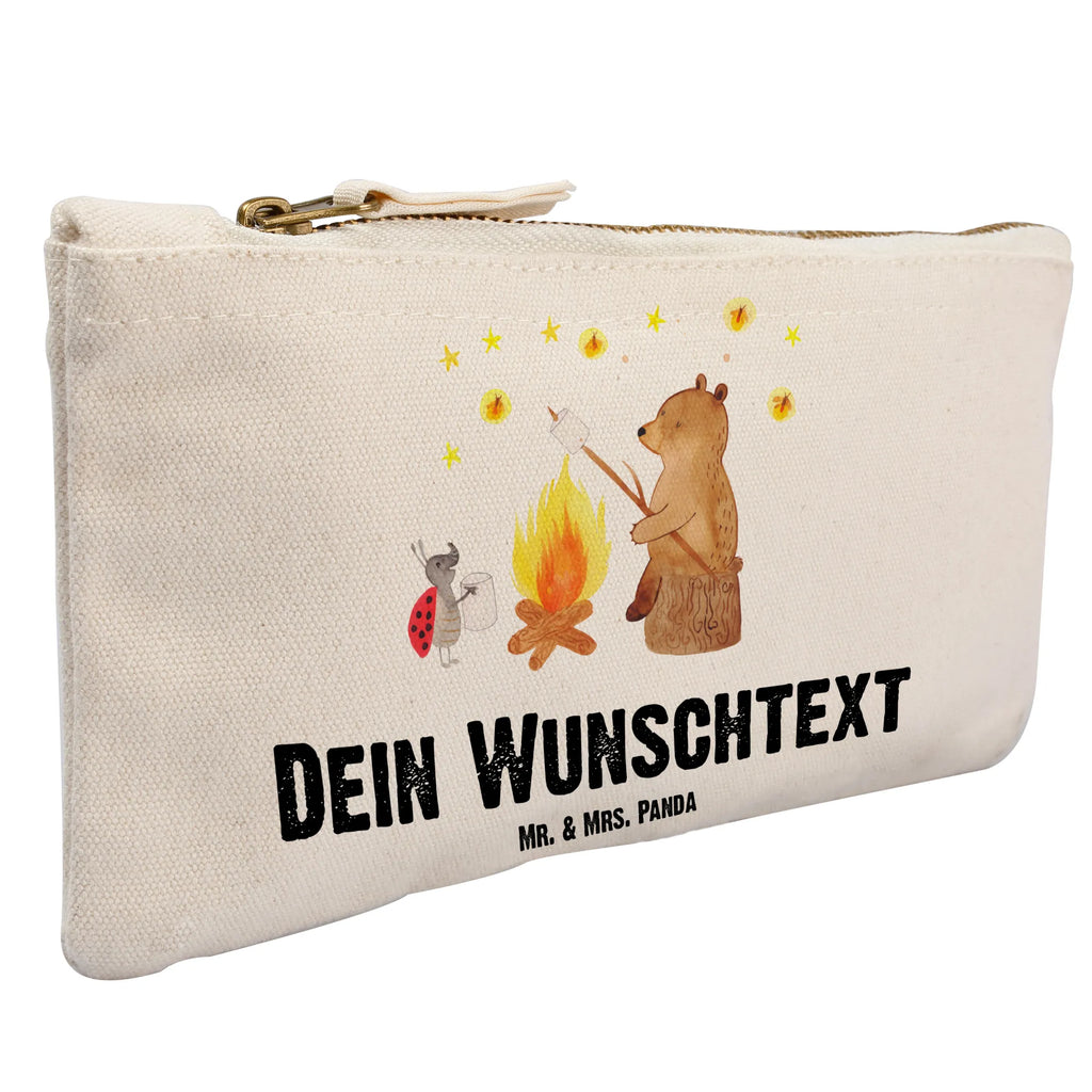 Personalisierte Schminktasche Bär & Marienkäfer Lagerfeuer Personalisierte Schminktasche, Personalisierte Kosmetiktasche, Personalisierter Kosmetikbeutel, Personalisiertes Stiftemäppchen, Personalisiertes Etui, Personalisierte Federmappe, Personalisierte Makeup Bag, Personalisiertes Schminketui, Personalisiertes Kosmetiketui, Personalisiertes Schlamperetui, Schminktasche mit Namen, Kosmetiktasche mit Namen, Kosmetikbeutel mit Namen, Stiftemäppchen mit Namen, Etui mit Namen, Federmappe mit Namen, Makeup Bg mit Namen, Schminketui mit Namen, Kosmetiketui mit Namen, Schlamperetui mit Namen, Schminktasche personalisieren, Schminktasche bedrucken, Schminktasche selbst gestalten, Bär, Teddy, Teddybär, Lagerfeuer