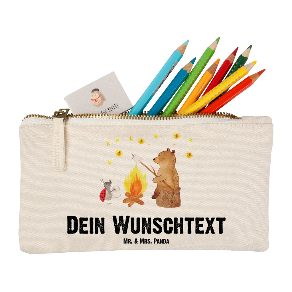 Personalisierte Schminktasche Bär & Marienkäfer Lagerfeuer Personalisierte Schminktasche, Personalisierte Kosmetiktasche, Personalisierter Kosmetikbeutel, Personalisiertes Stiftemäppchen, Personalisiertes Etui, Personalisierte Federmappe, Personalisierte Makeup Bag, Personalisiertes Schminketui, Personalisiertes Kosmetiketui, Personalisiertes Schlamperetui, Schminktasche mit Namen, Kosmetiktasche mit Namen, Kosmetikbeutel mit Namen, Stiftemäppchen mit Namen, Etui mit Namen, Federmappe mit Namen, Makeup Bg mit Namen, Schminketui mit Namen, Kosmetiketui mit Namen, Schlamperetui mit Namen, Schminktasche personalisieren, Schminktasche bedrucken, Schminktasche selbst gestalten, Bär, Teddy, Teddybär, Lagerfeuer